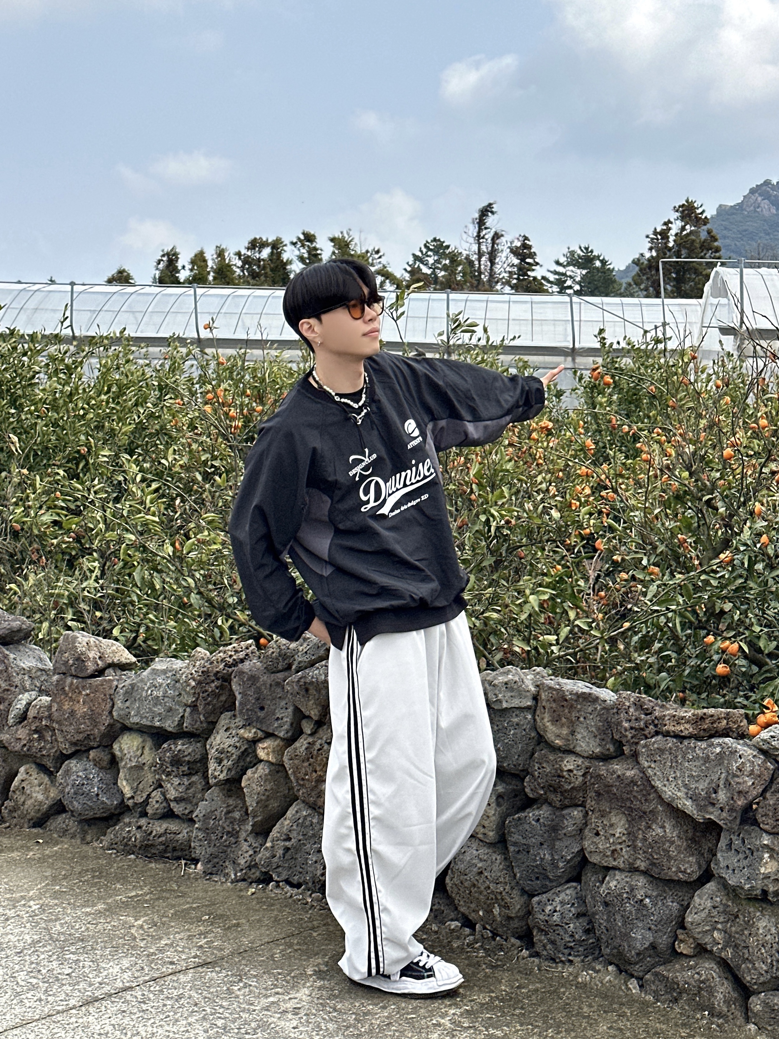 Maison Mihara Yasuhiro Blakey OG Sole Canvas Low-top Sneakers Black White 착용 스타일 - 2