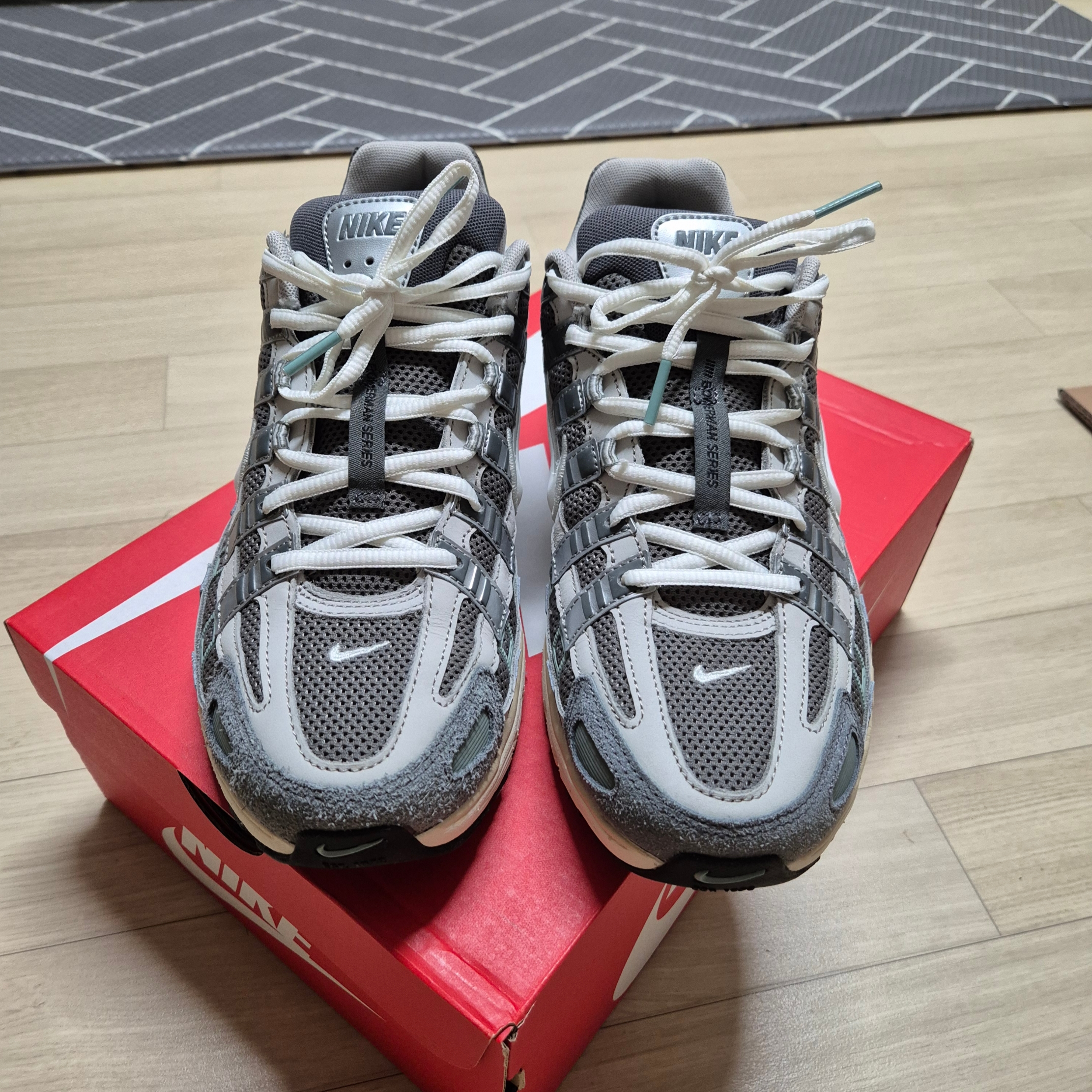 Nike P-6000 Flat Pewter Light Iron Ore 착용 스타일 - 2