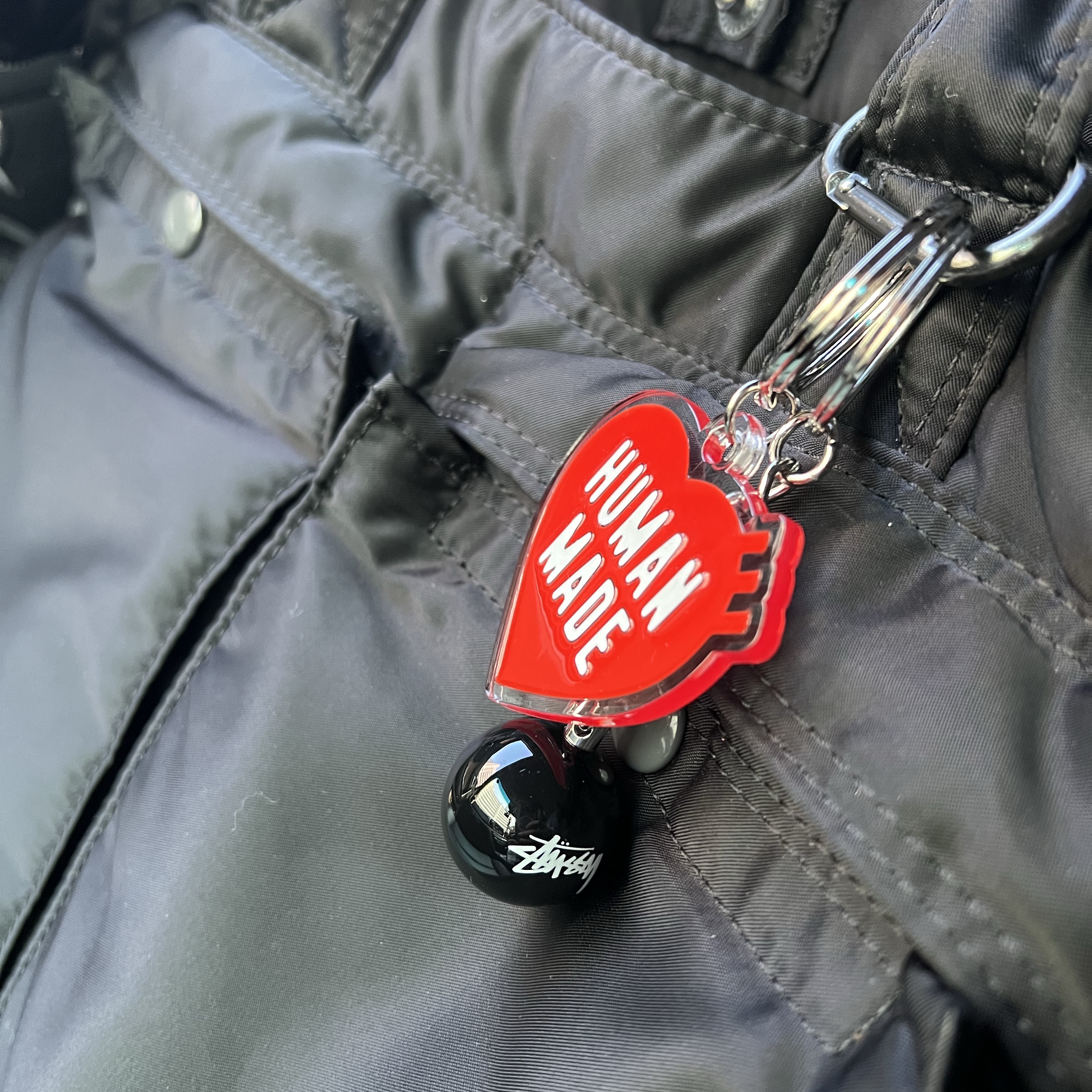 Human Made Heart Keyring Red, Stussy 8 Ball Keychain Black 착용 스타일