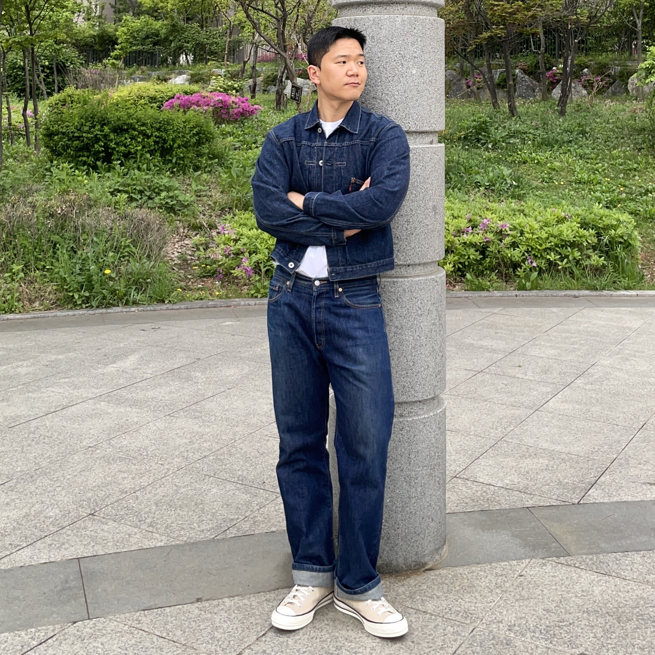 Levi's 501 Original Fit Jean Midium Indigo, Converse Chuck 70 High Parchment 착용 스타일 - 1