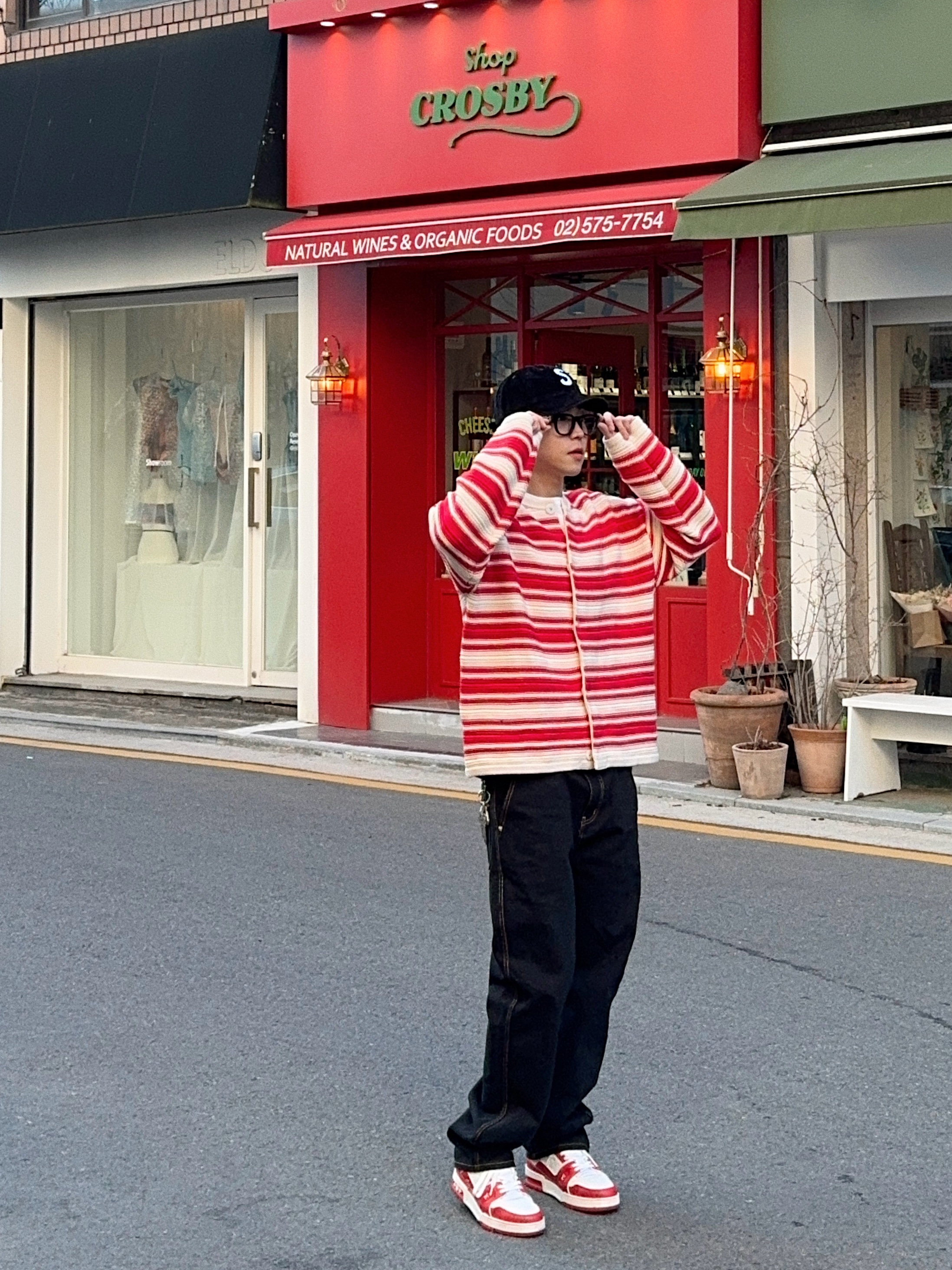 Louis Vuitton LV Trainer Sneakers Red, Supreme Corduroy S Logo 6-Panel Black - 23FW 착용 스타일 - 8