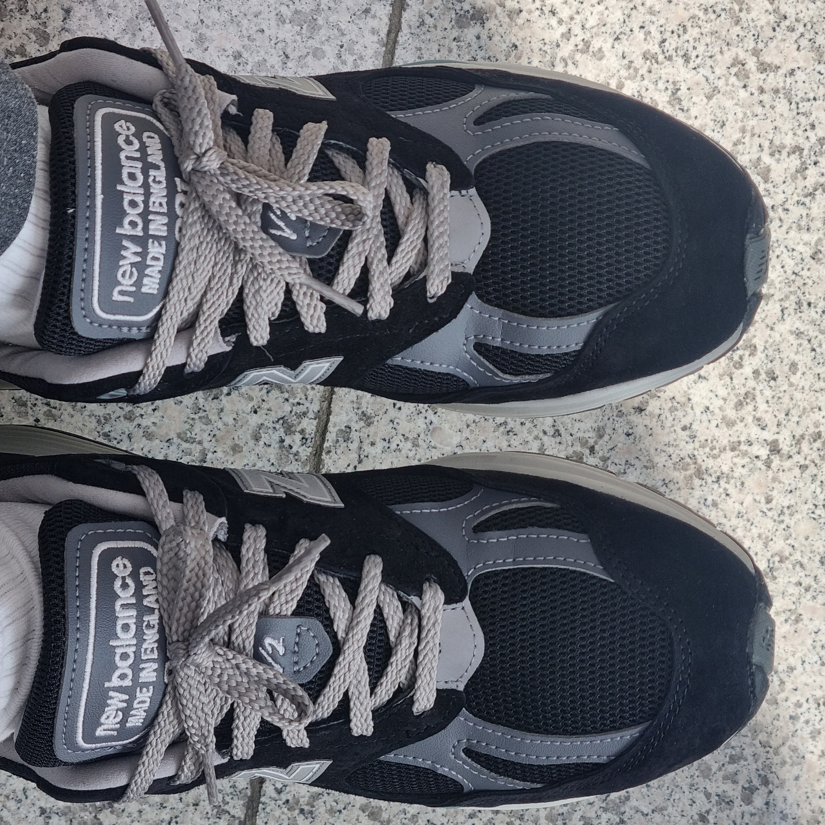 New Balance 991v2 Made in UK Black 착용 스타일 - 1