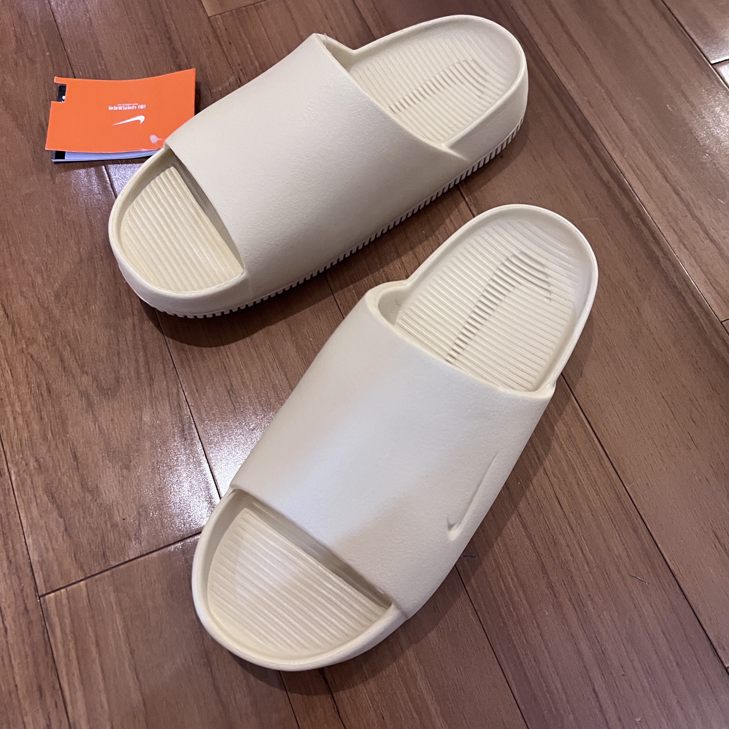 (W) Nike Calm Slide Sesame 착용 스타일