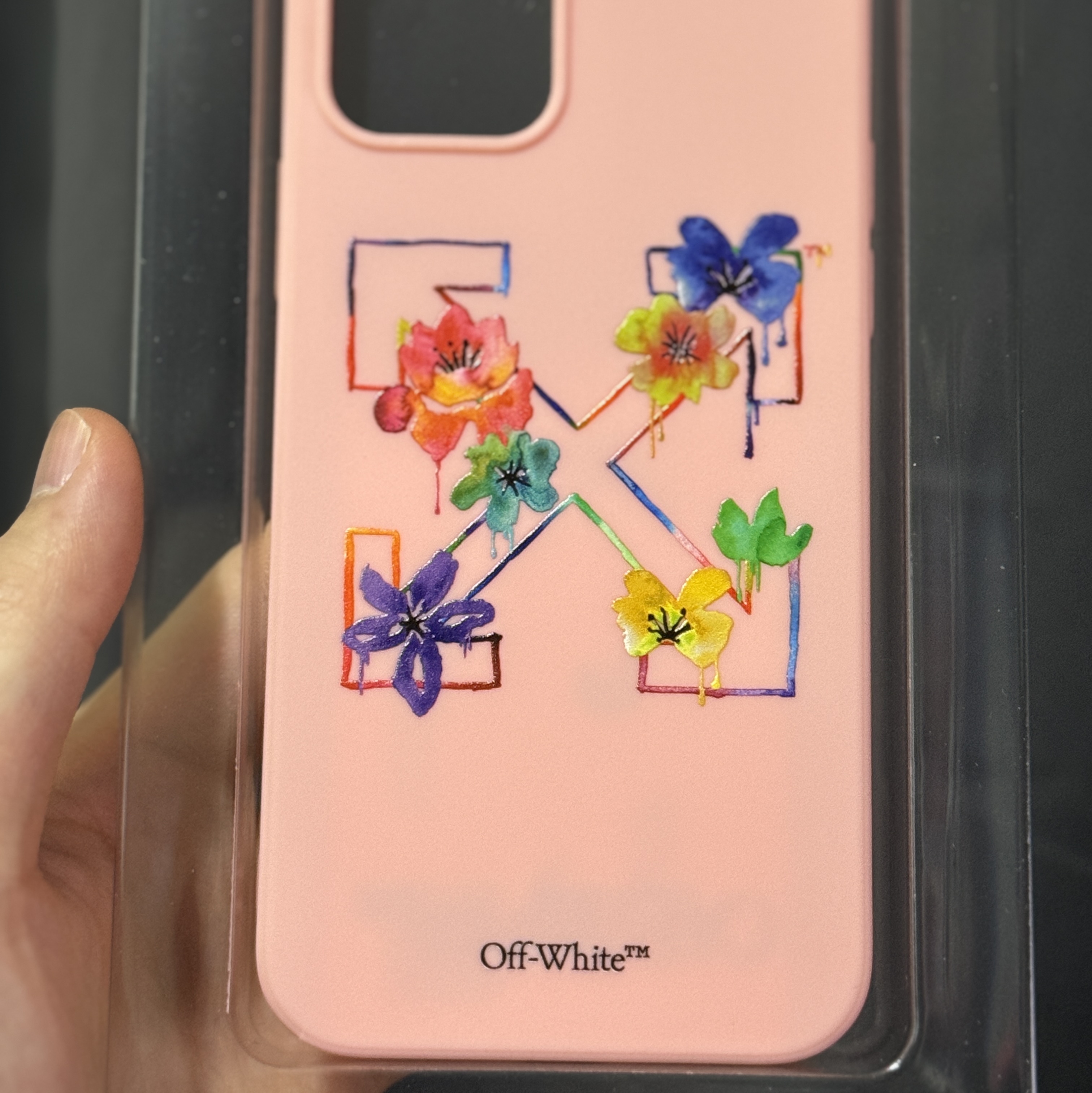 Off-White Floral Arrow iPhone 12 Pro Case Pink 착용 스타일 - 1