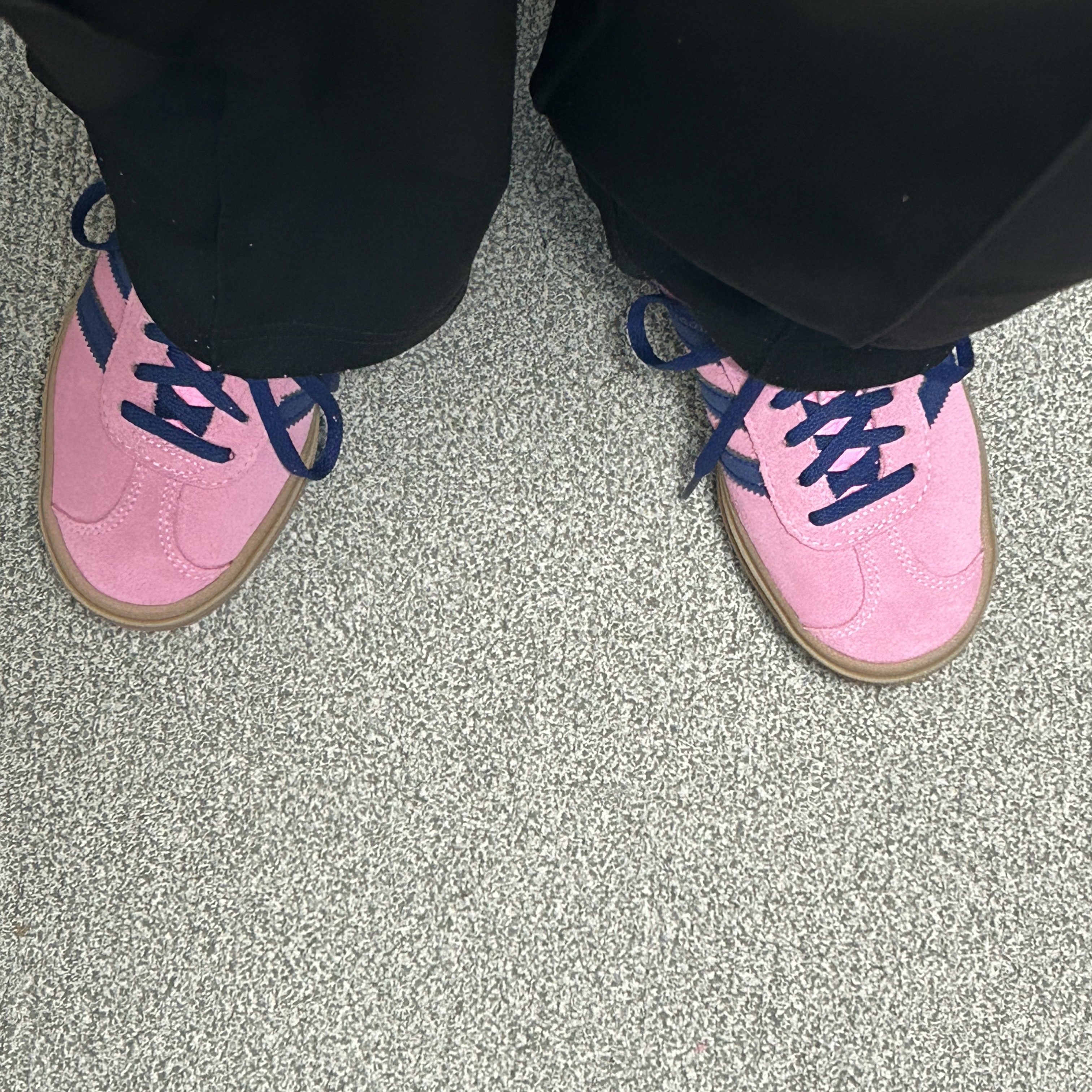 (W) Adidas Gazelle Bold Pink Glow Victory Blue 착용 스타일 - 1
