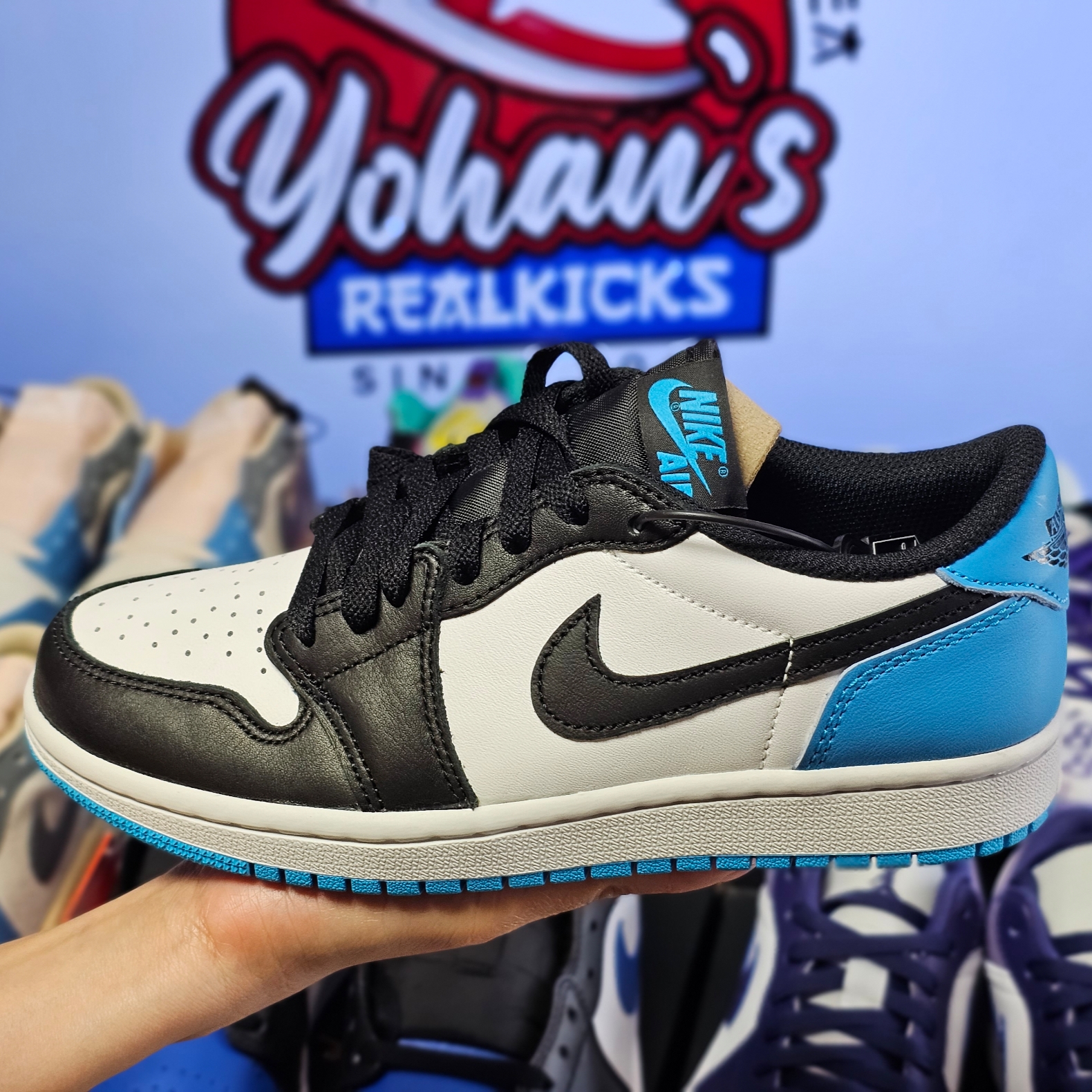 (W) Jordan 1 Retro Low OG Black and Dark Powder Blue 착용 스타일