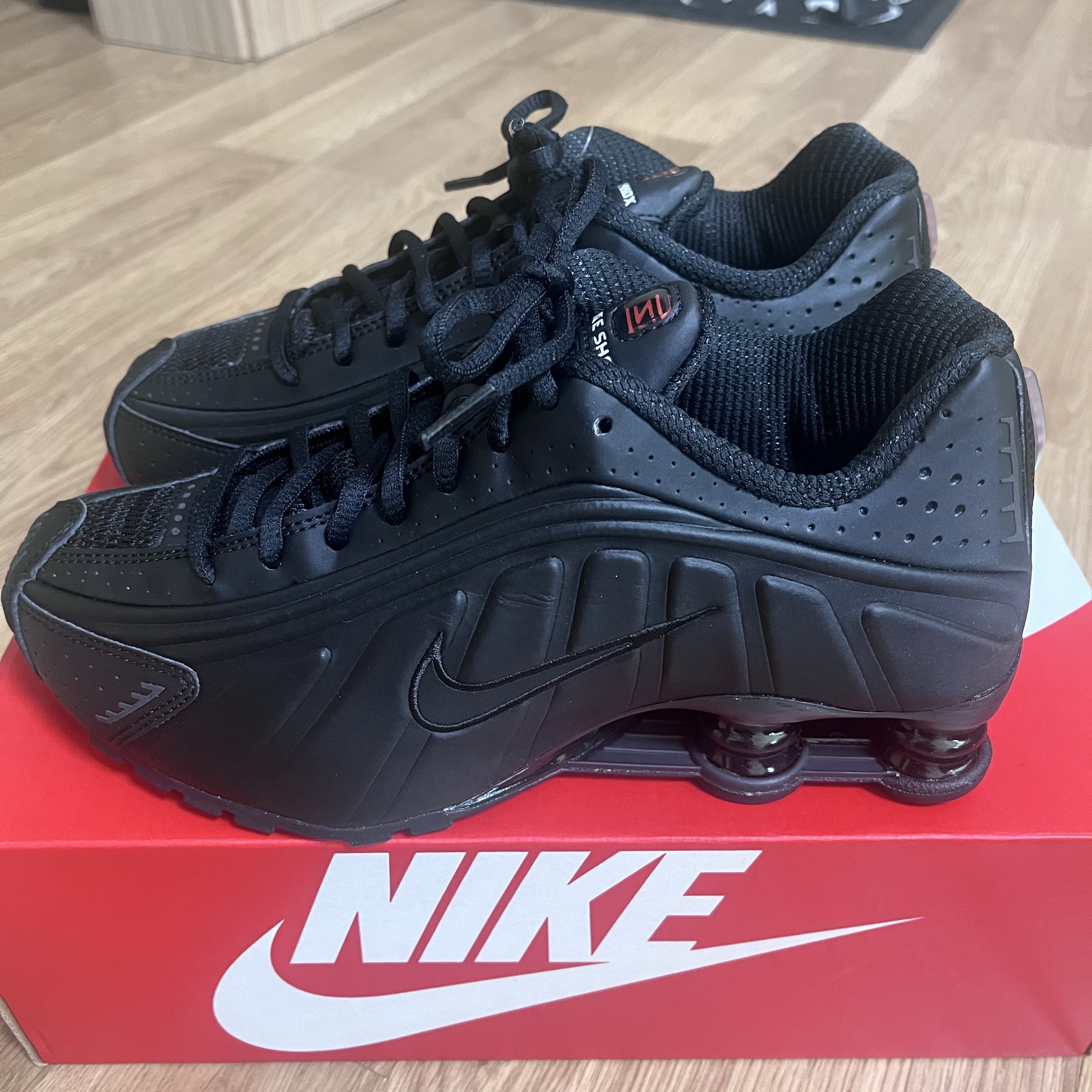 (W) Nike Shox R4 Black 착용 스타일