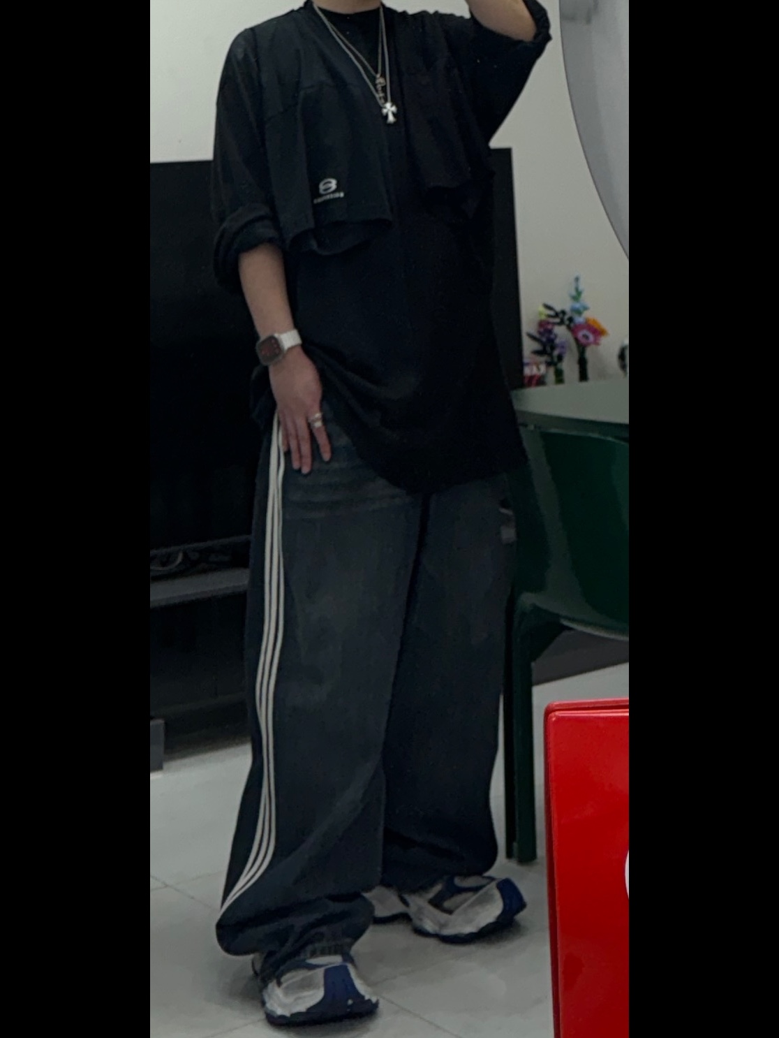 Balenciaga x Adidas Large Baggy Trousers Blue, Balenciaga x Adidas Large Baggy Trousers Black 착용 스타일