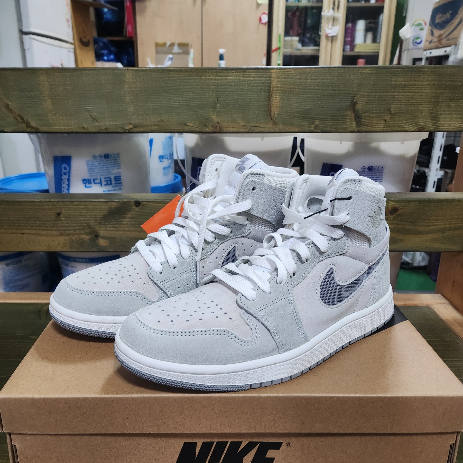 Jordan 1 Zoom Air CMFT 2 Particle Grey Summit White 착용 스타일