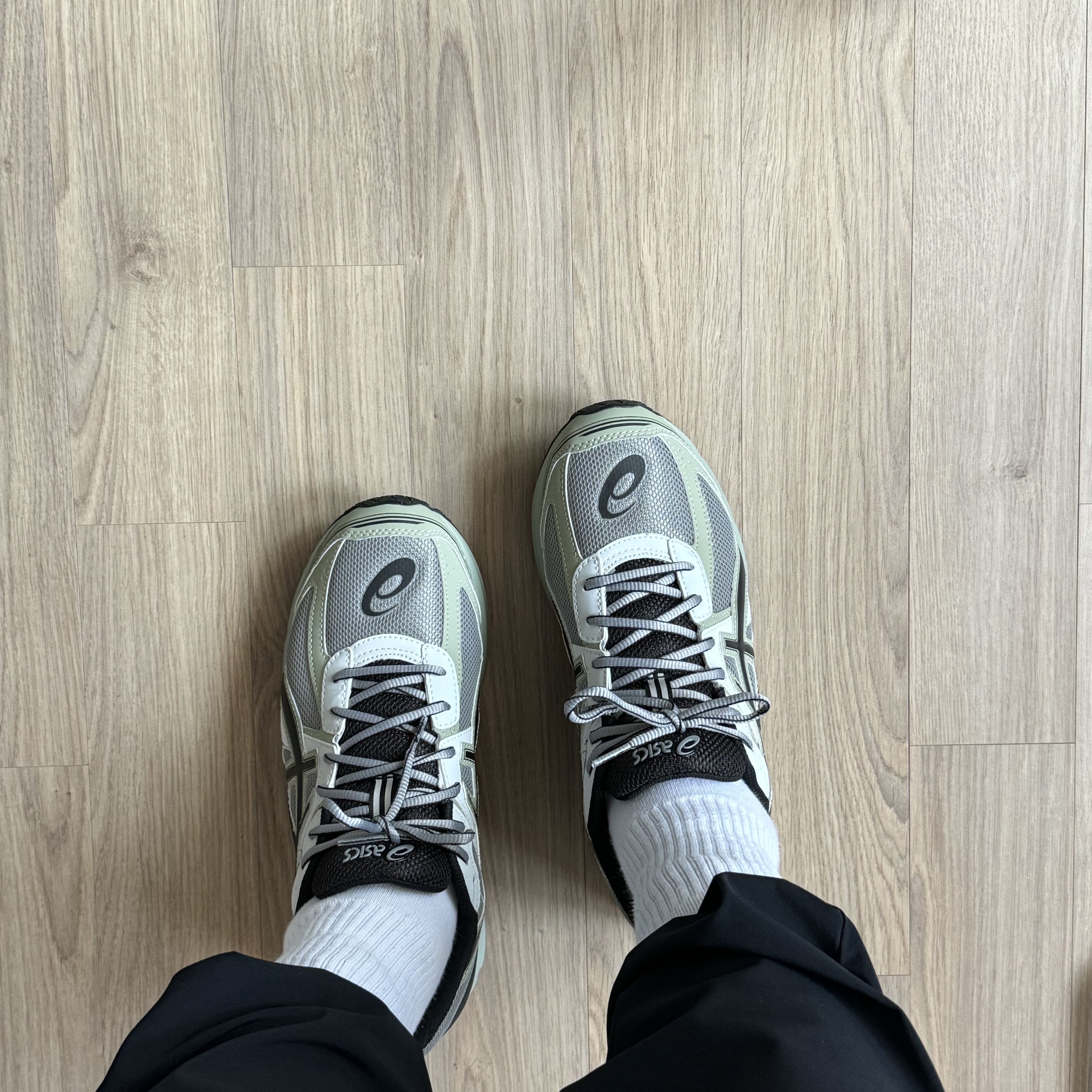 Asics Jog 100 S Sheet Rock - 2E Wide 착용 스타일