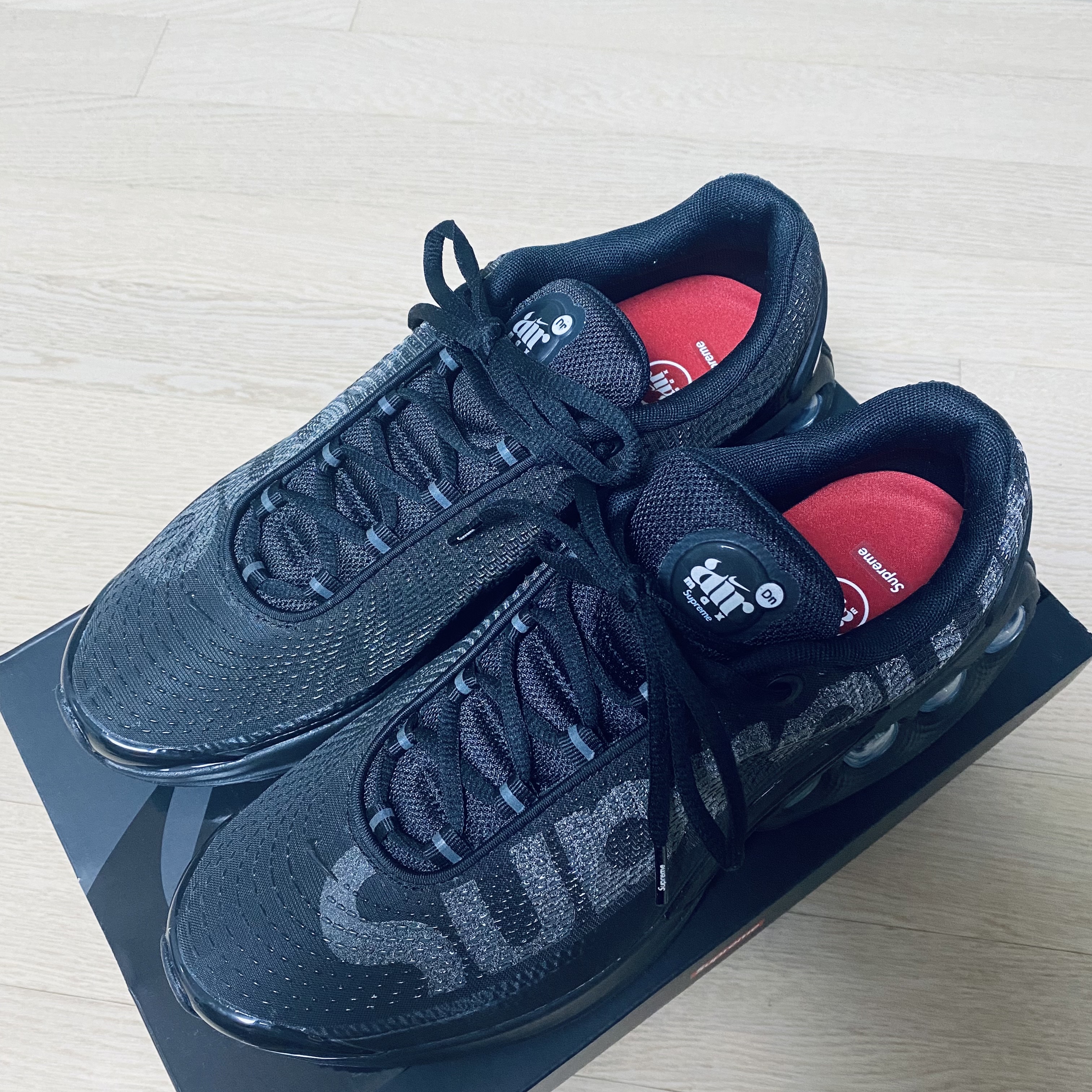 Nike x Supreme Air Max DN SP Black Galactic Jade 착용 스타일 - 2