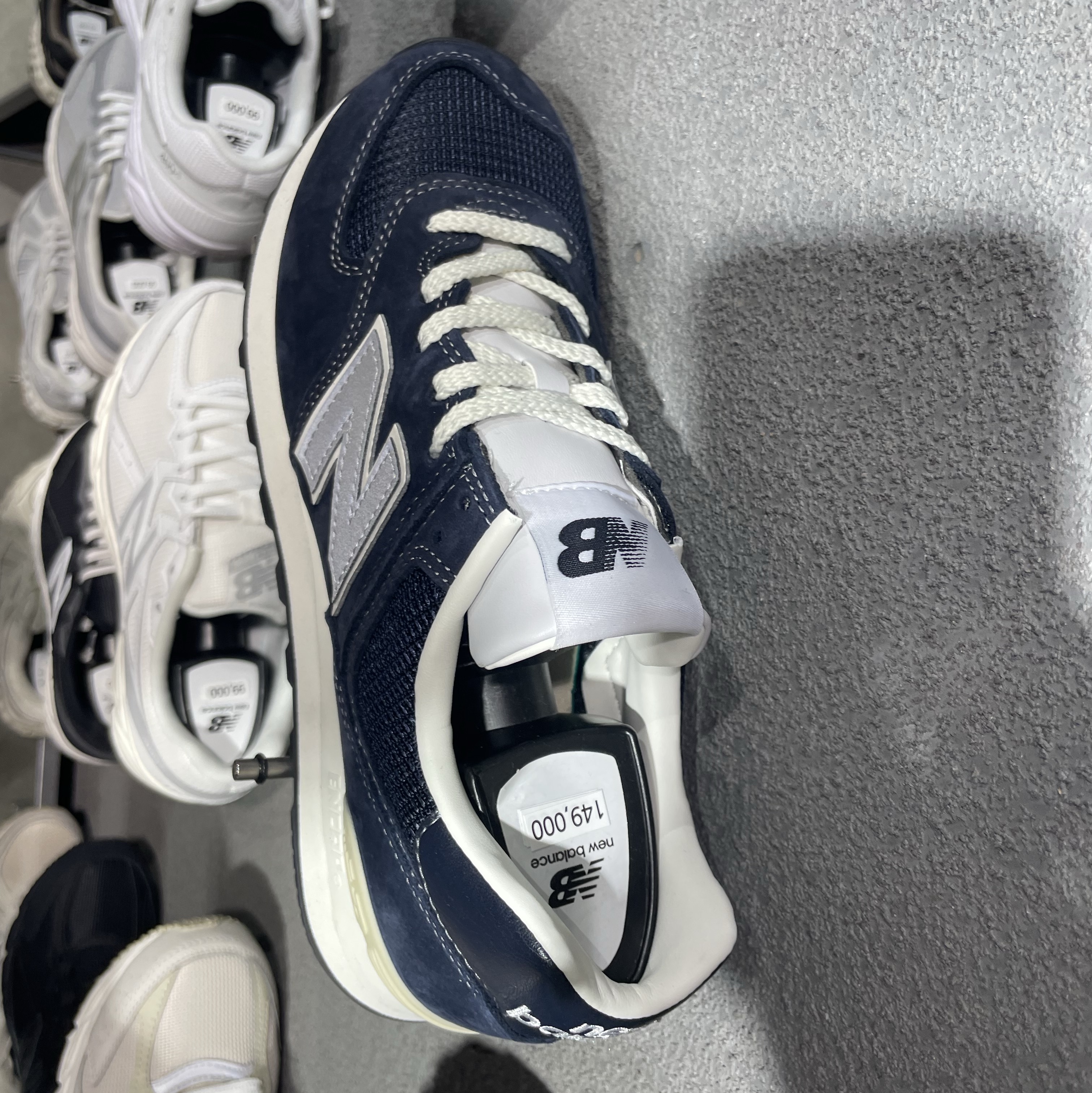 New Balance x Pottery 574 Premium Hard Navy, New Balance x Pottery 574 Premium Soft Grey 착용 스타일 - 3