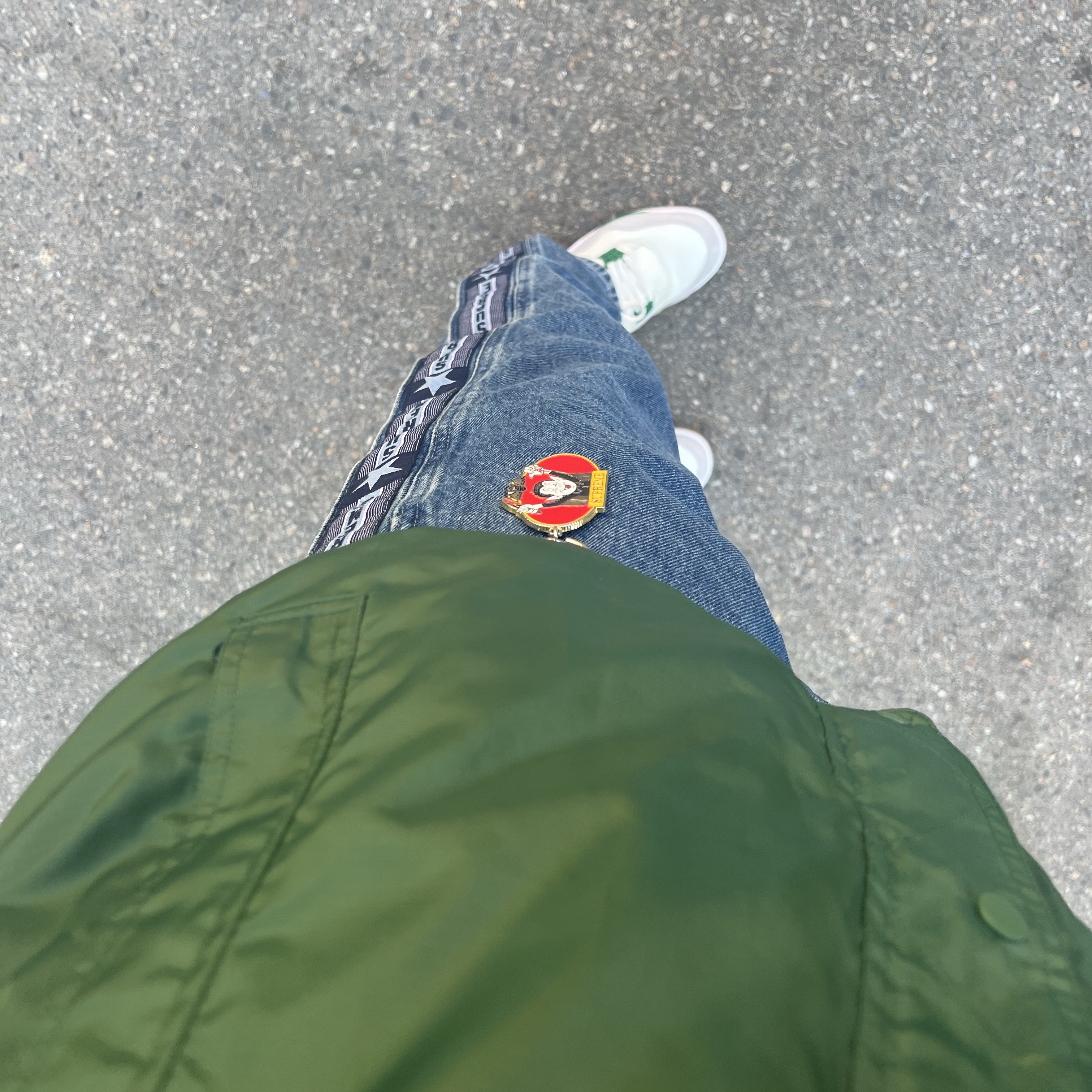 Supreme Geo Reversible Windstopper Fleece Jacket Multicolor - 22FW, Supreme Vampire Boy Keychain Red - 21SS 착용 스타일