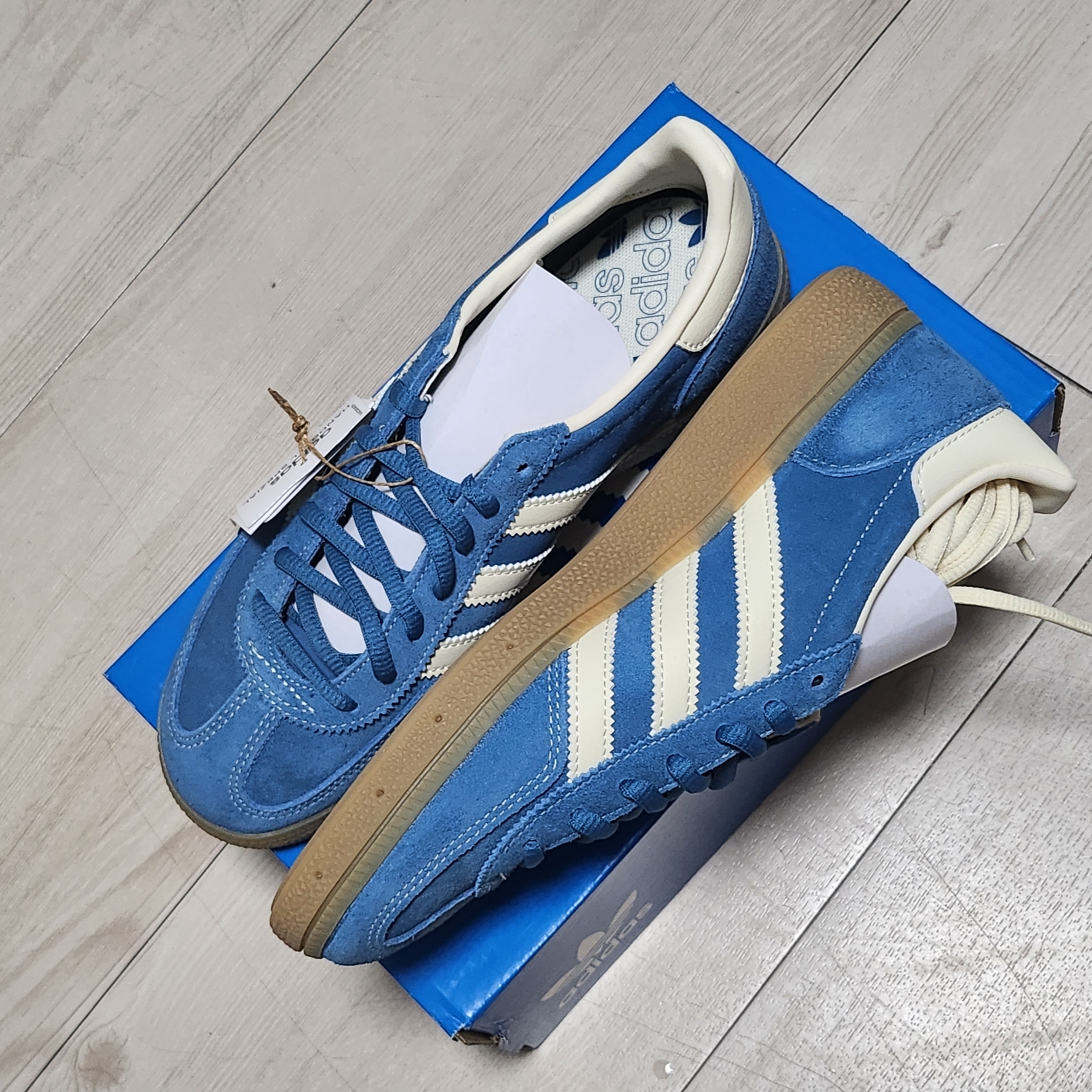 Adidas Spezial Handball Core Blue Cream White 착용 스타일
