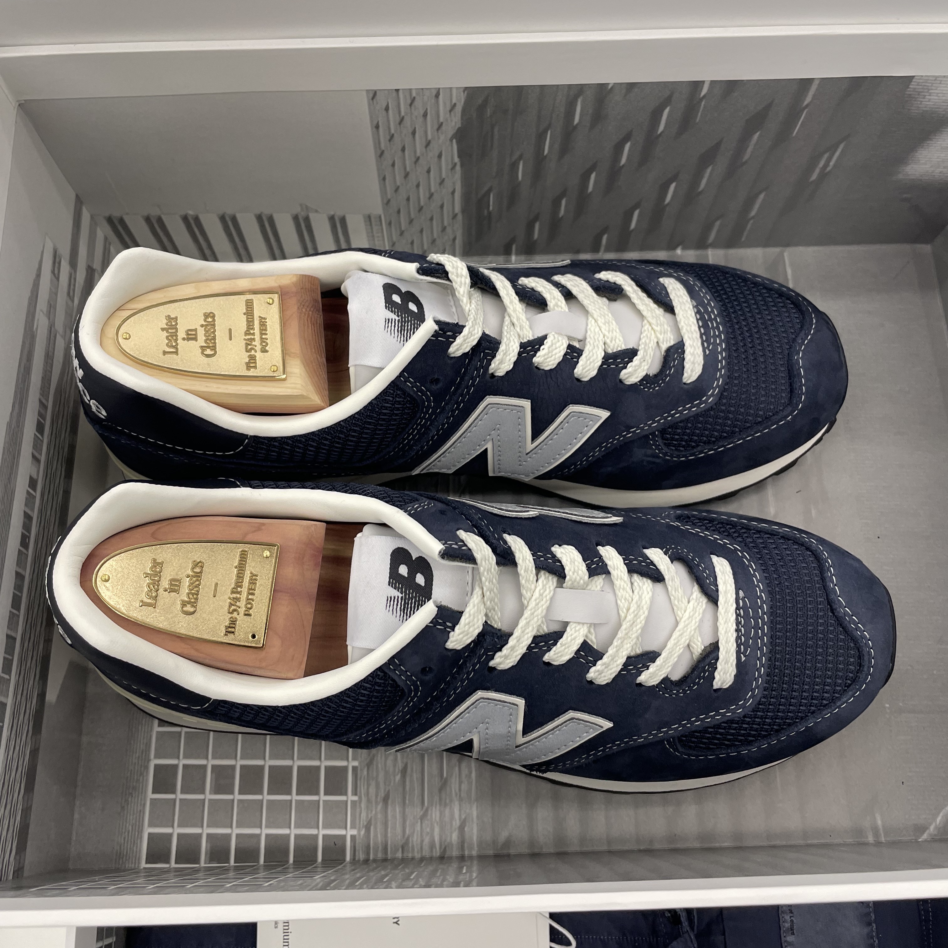 New Balance x Pottery 574 Premium Hard Navy 착용 스타일 - 1