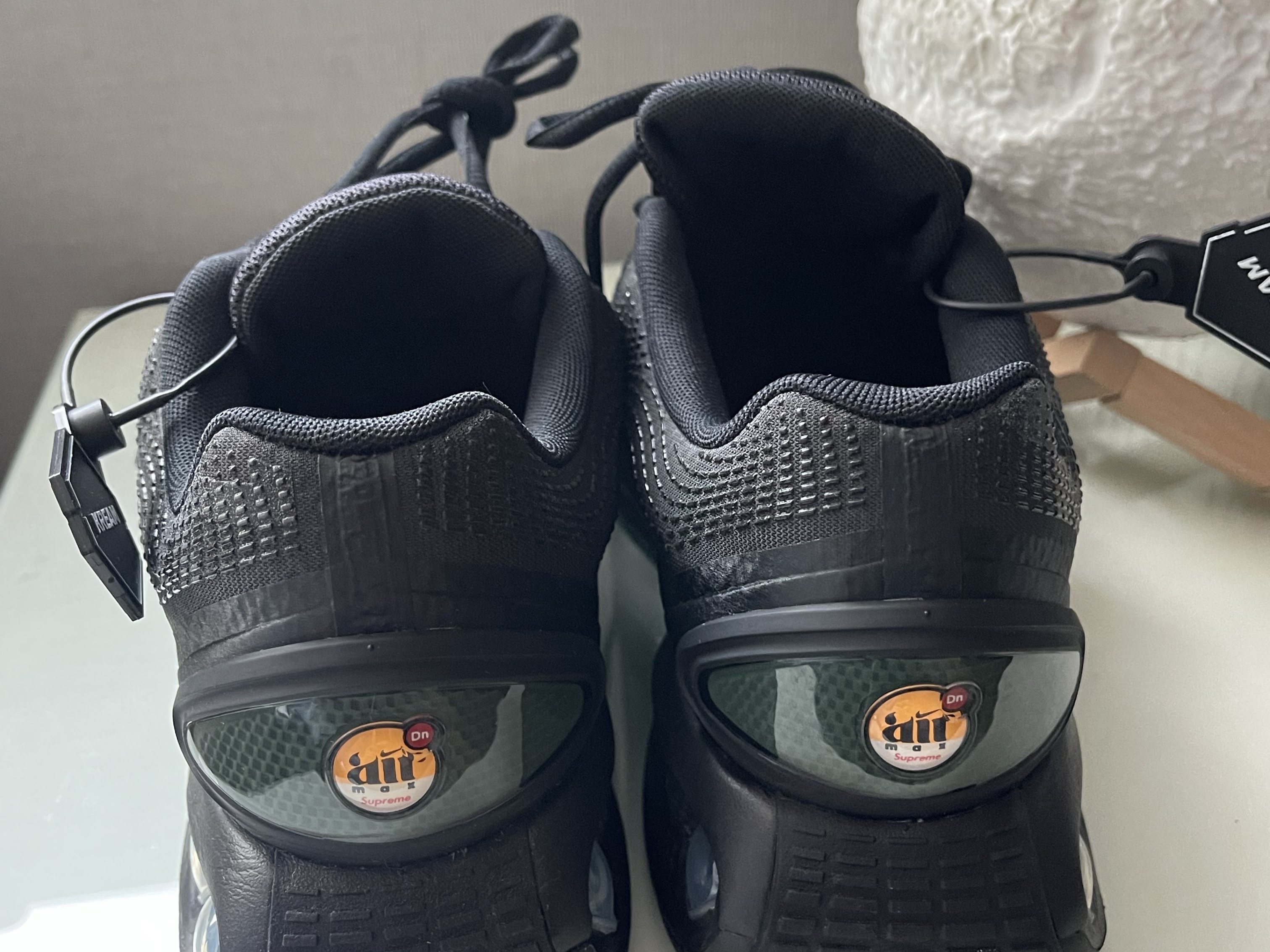 Nike x Supreme Air Max DN SP Black Galactic Jade 착용 스타일 - 1