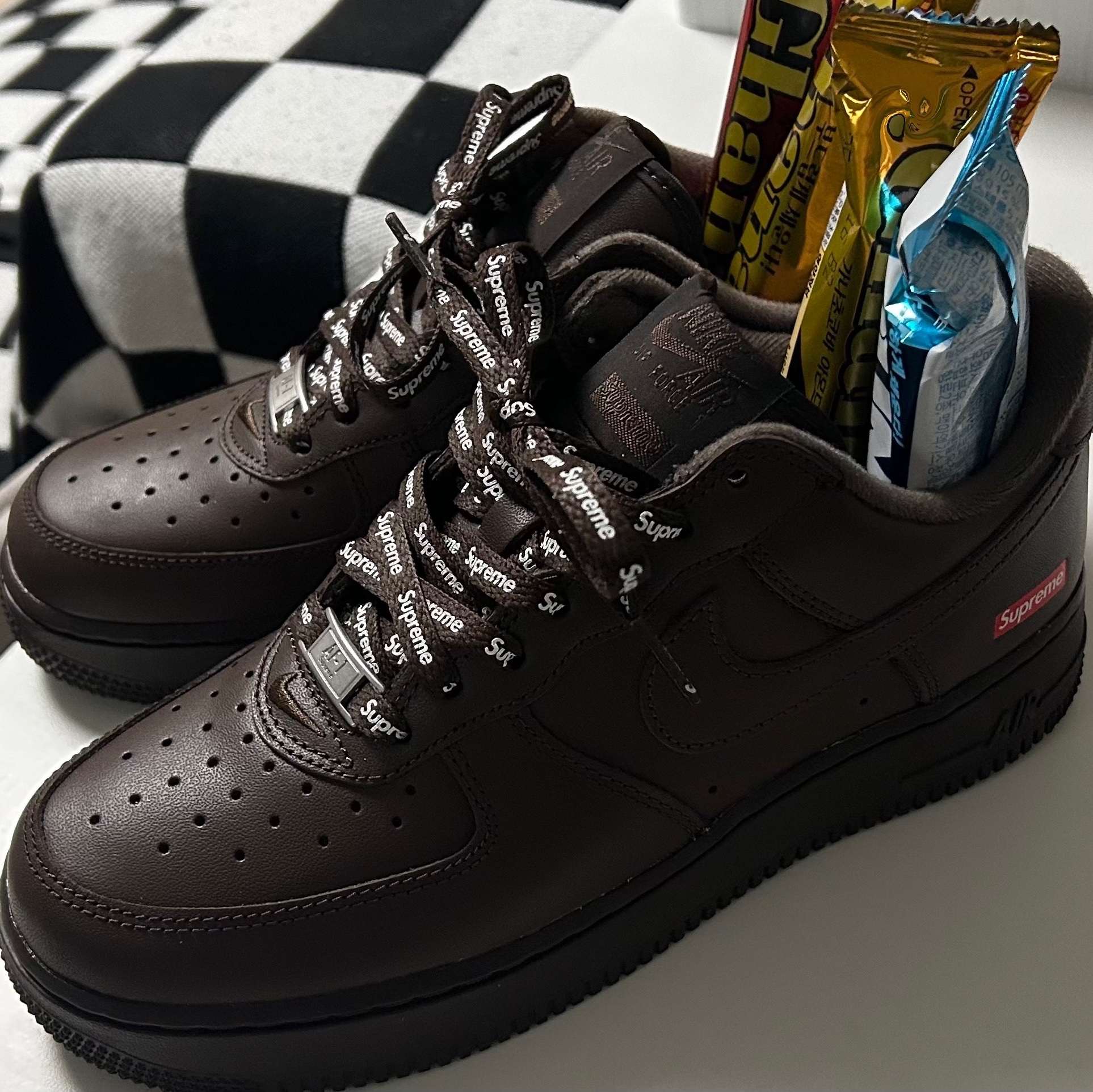 Nike x Supreme Air Force 1 Low Baroque Brown 착용 스타일