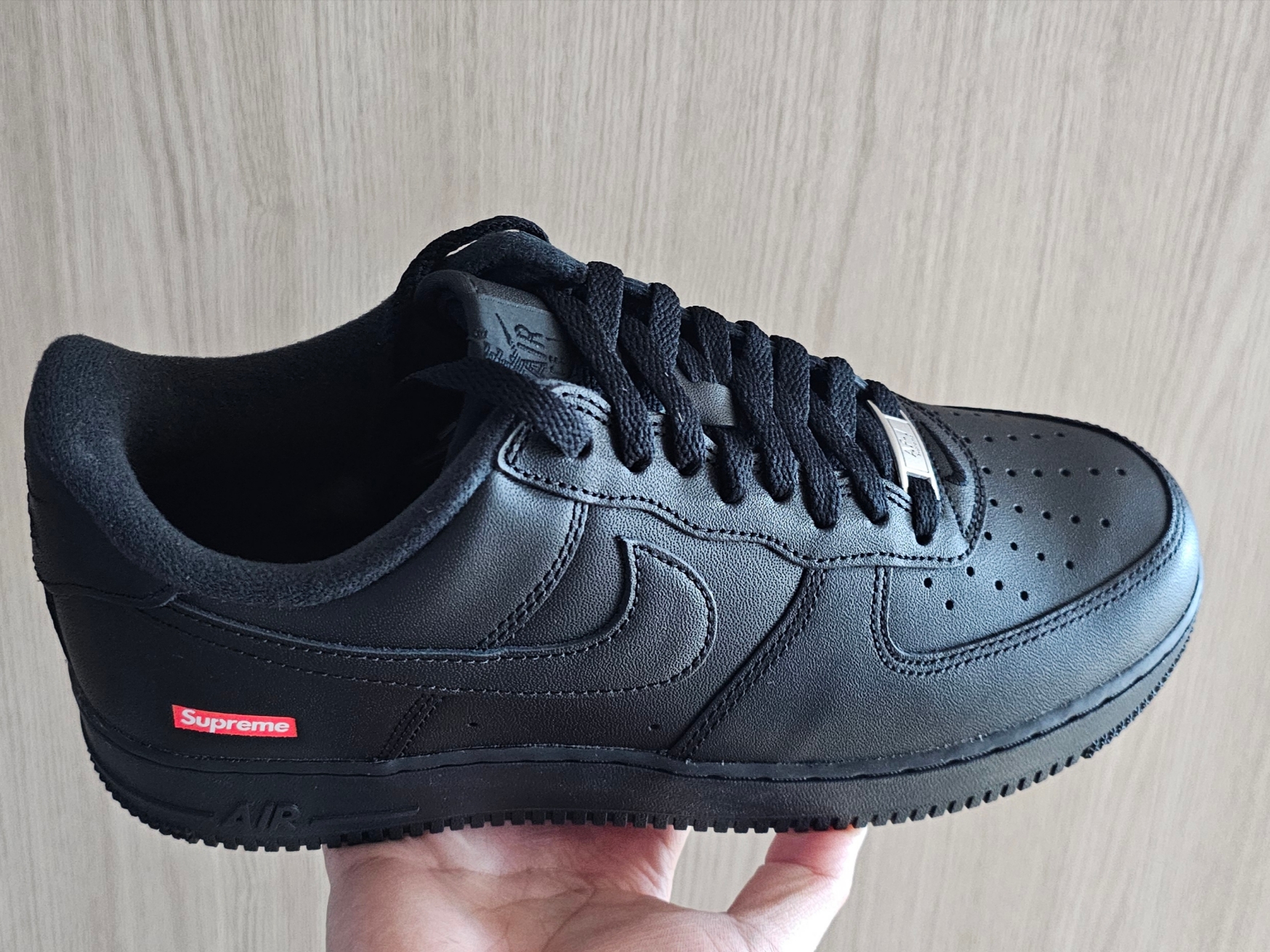 Nike x Supreme Air Force 1 Low Black 착용 스타일