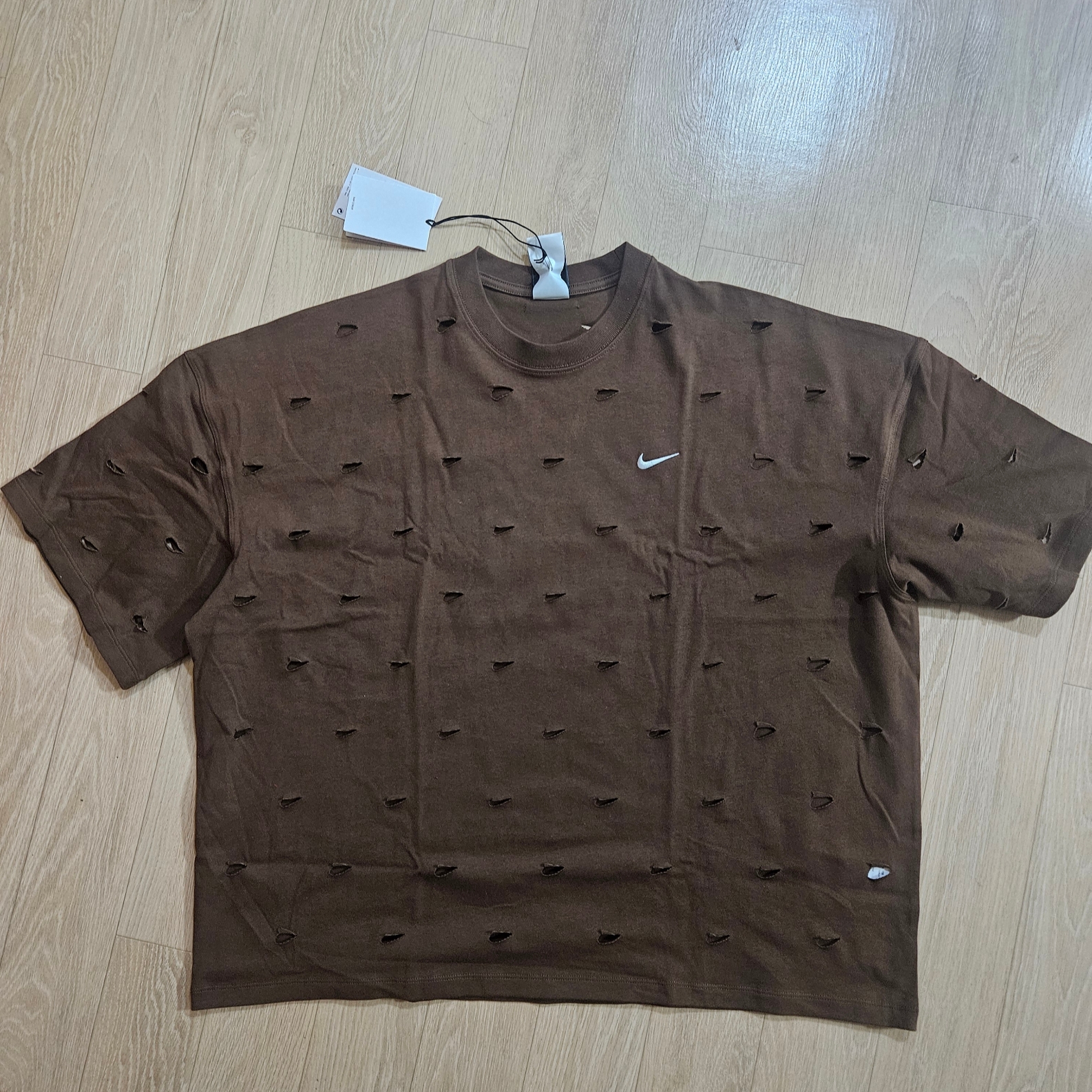 Nike x Jacquemus Swoosh T-Shirt Cacao Wow - Asia 착용 스타일