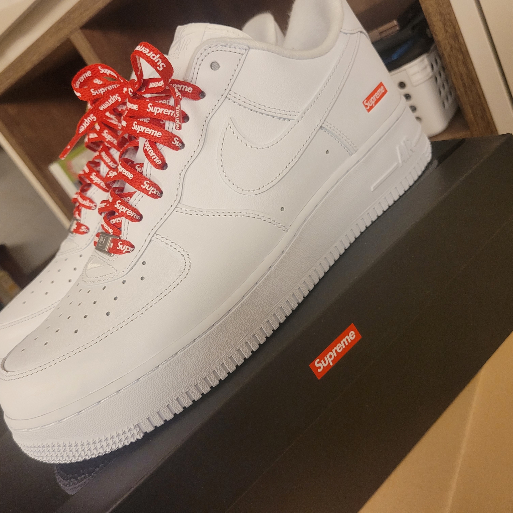 Nike x Supreme Air Force 1 Low White 착용 스타일