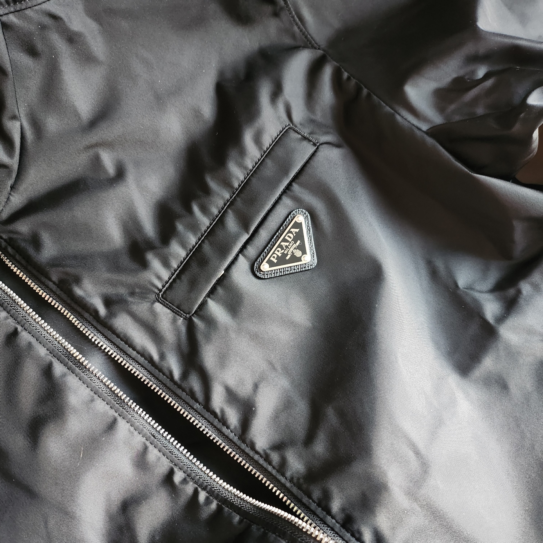 Prada Re-Nylon Hooded Blouson Jacket Black 착용 스타일