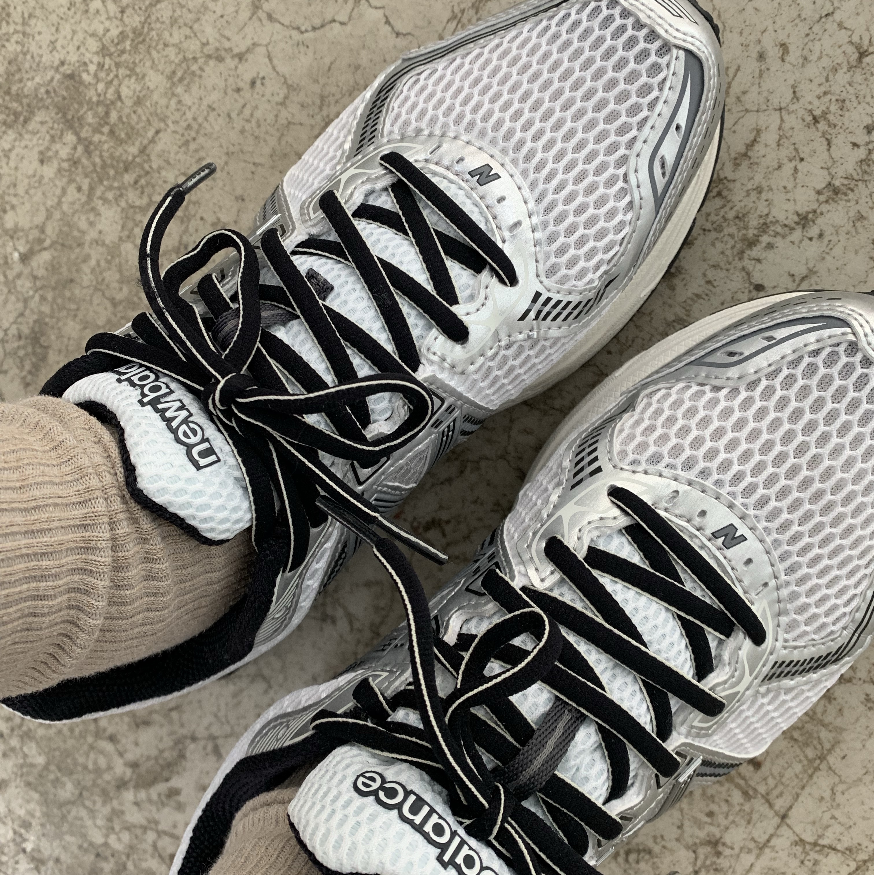 New Balance 860v2 Optic White 착용 스타일