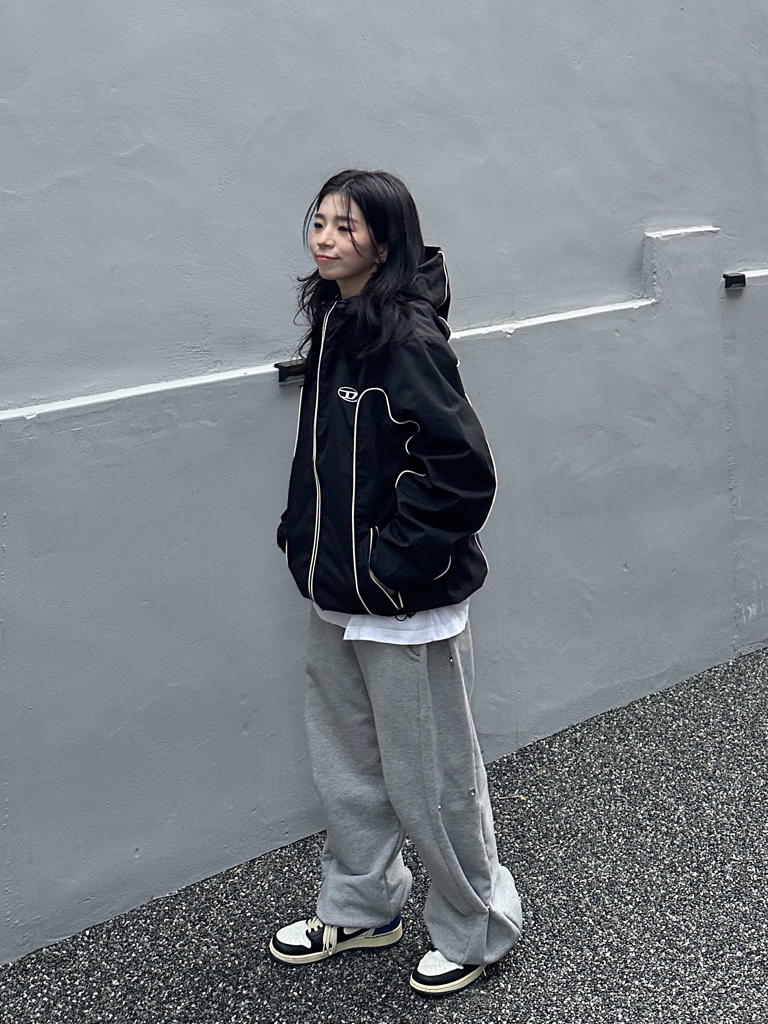 Jordan 1 x Travis Scott x Fragment Retro Low OG SP Military Blue, Diesel J-Hives Windbreaker with Contrast Piping Black 착용 스타일 - 1