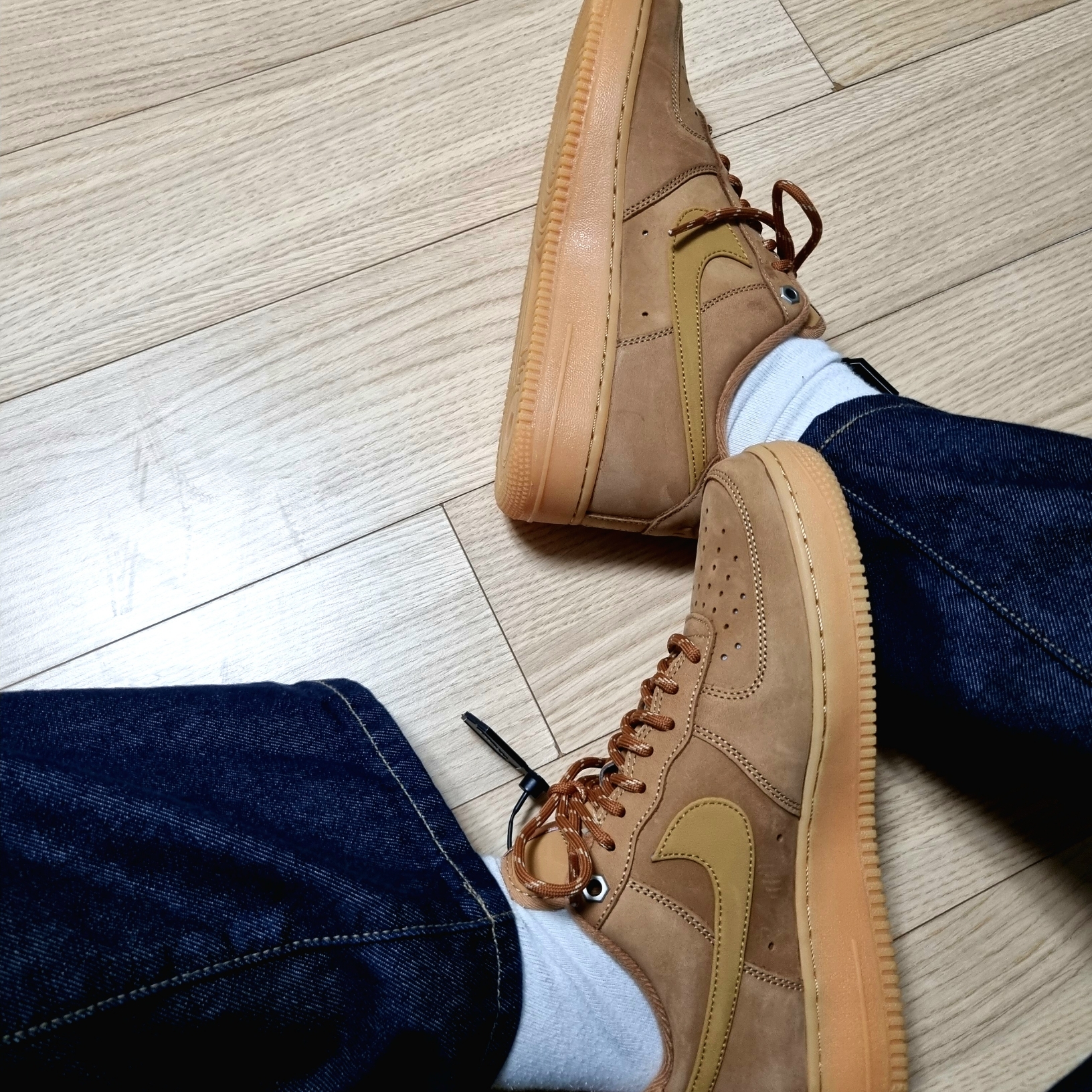 Nike Air Force 1 '07 WB Flax 착용 스타일 - 2