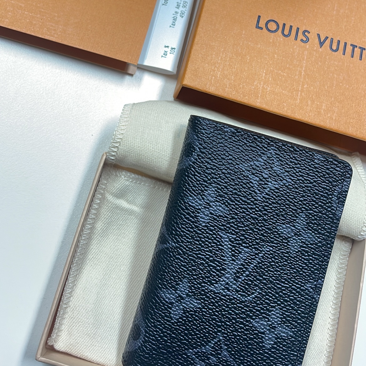 Louis Vuitton Pocket Organizer Monogram Eclipse 착용 스타일