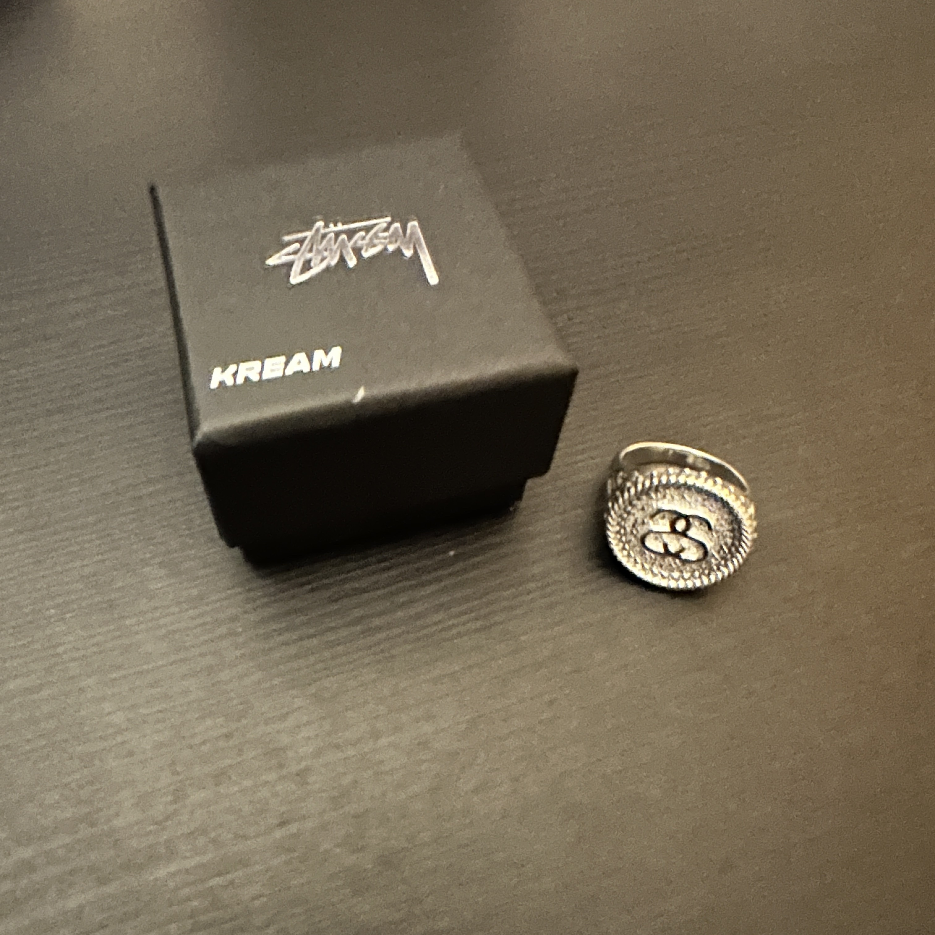 Stussy Sovereign Ring Sterling Silver 착용 스타일