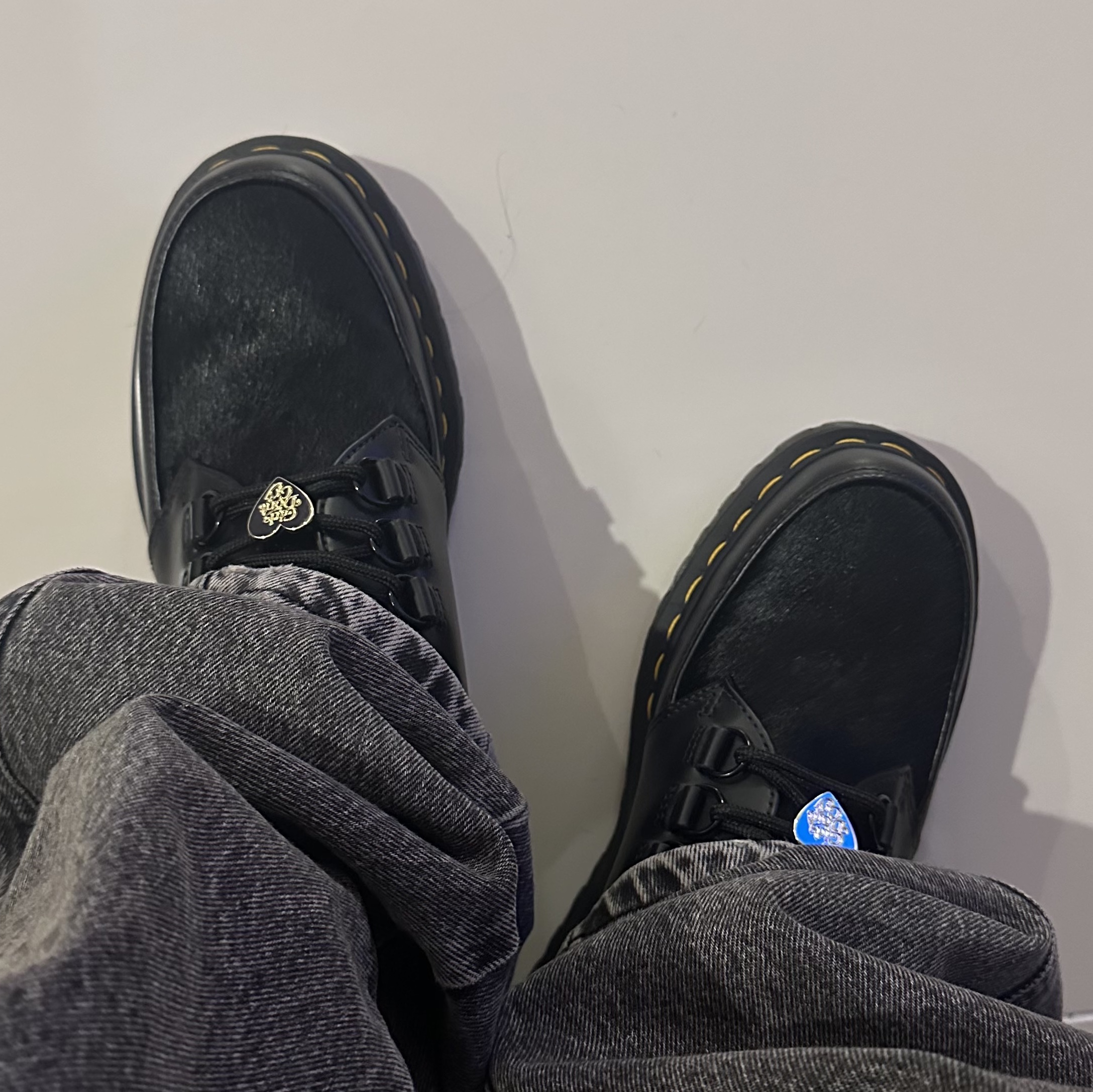 Dr. Martens x Verdy Girls Don't Cry Ramsey Creeper Black 착용 스타일 - 2