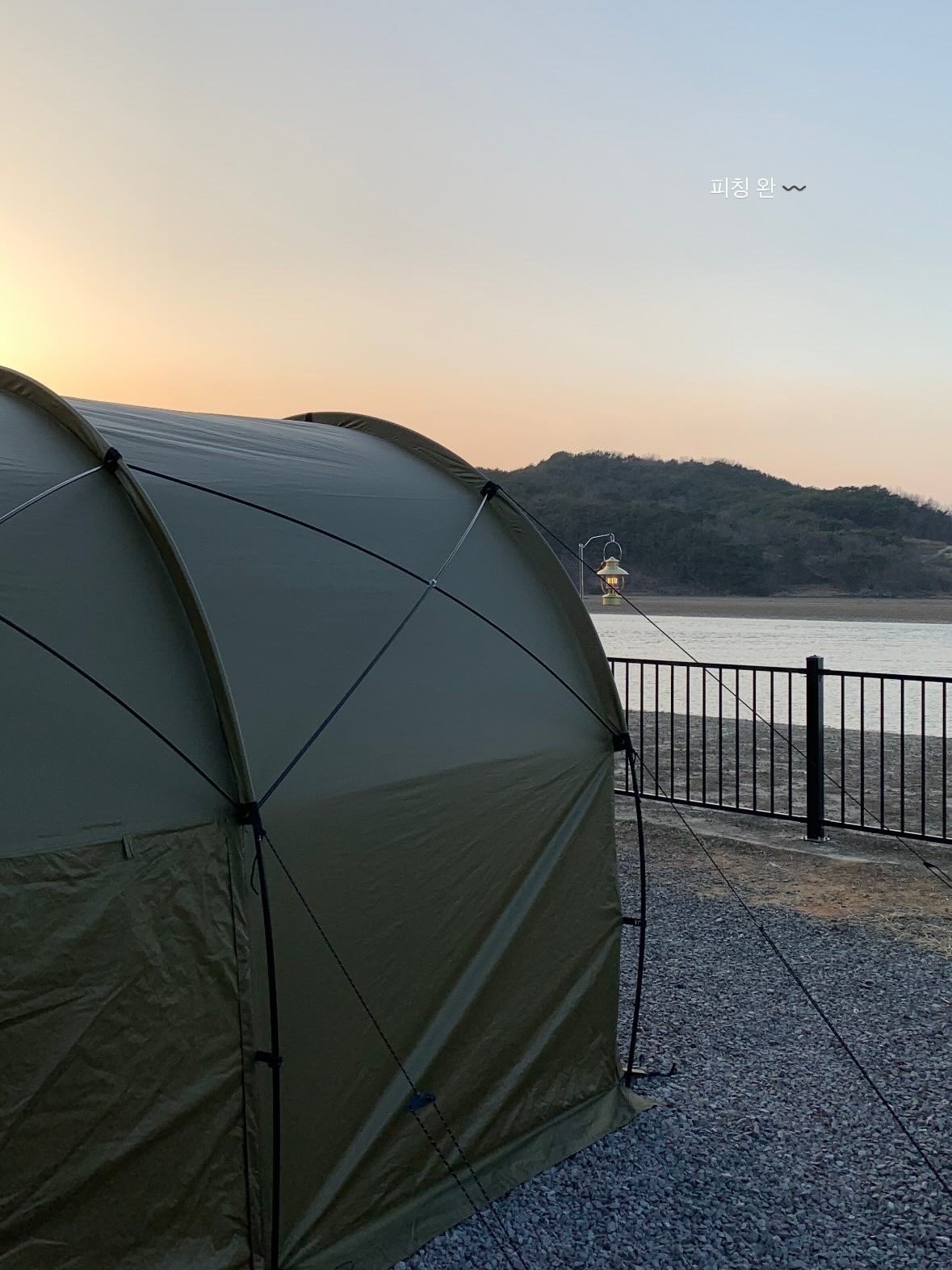 Helinox Tactical Field Tunnel 4.35 Coyote Tan, Snow Peak IGT Hanging Rack 2 Frame 착용 스타일 - 7