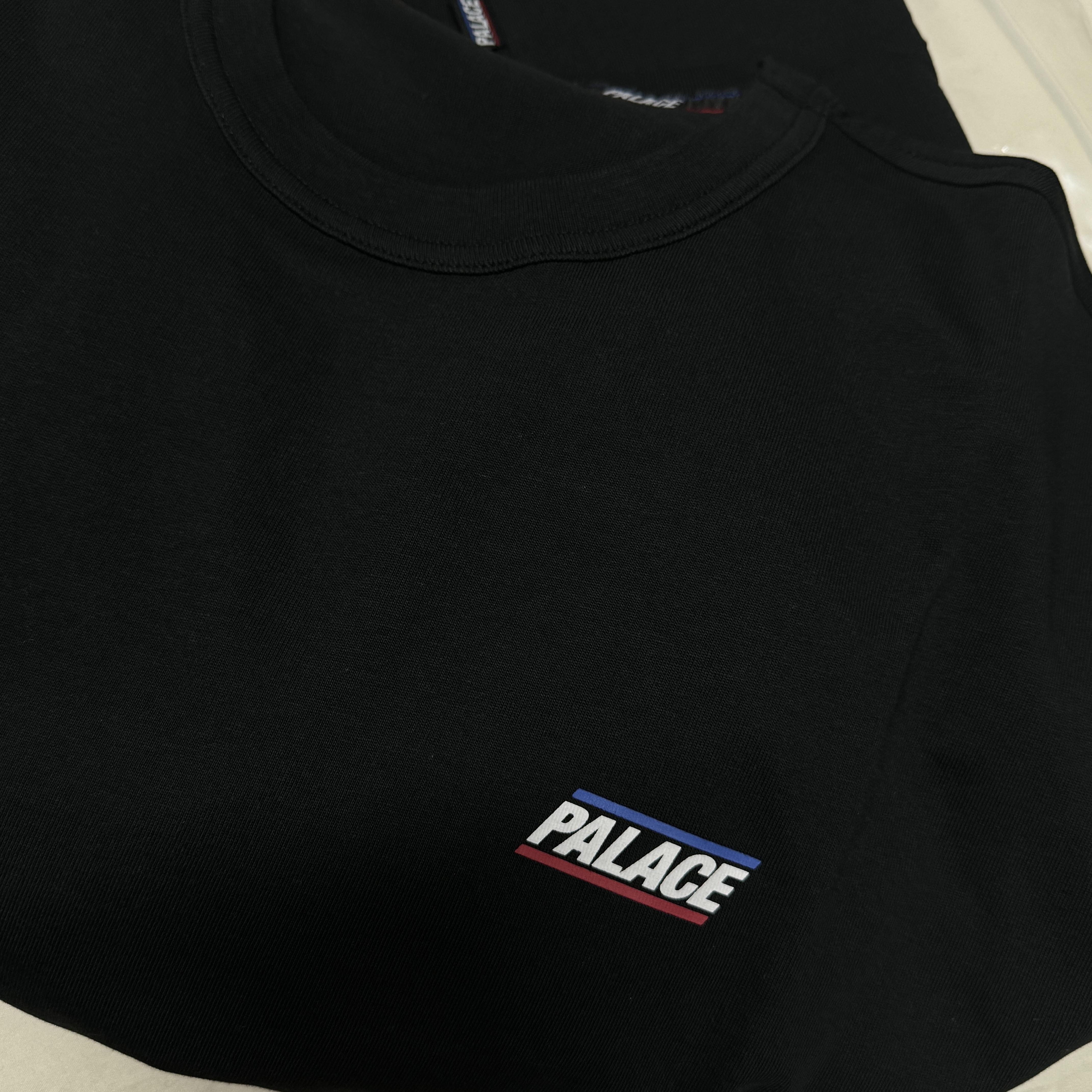Palace Basically A Long Sleeve Black 착용 스타일