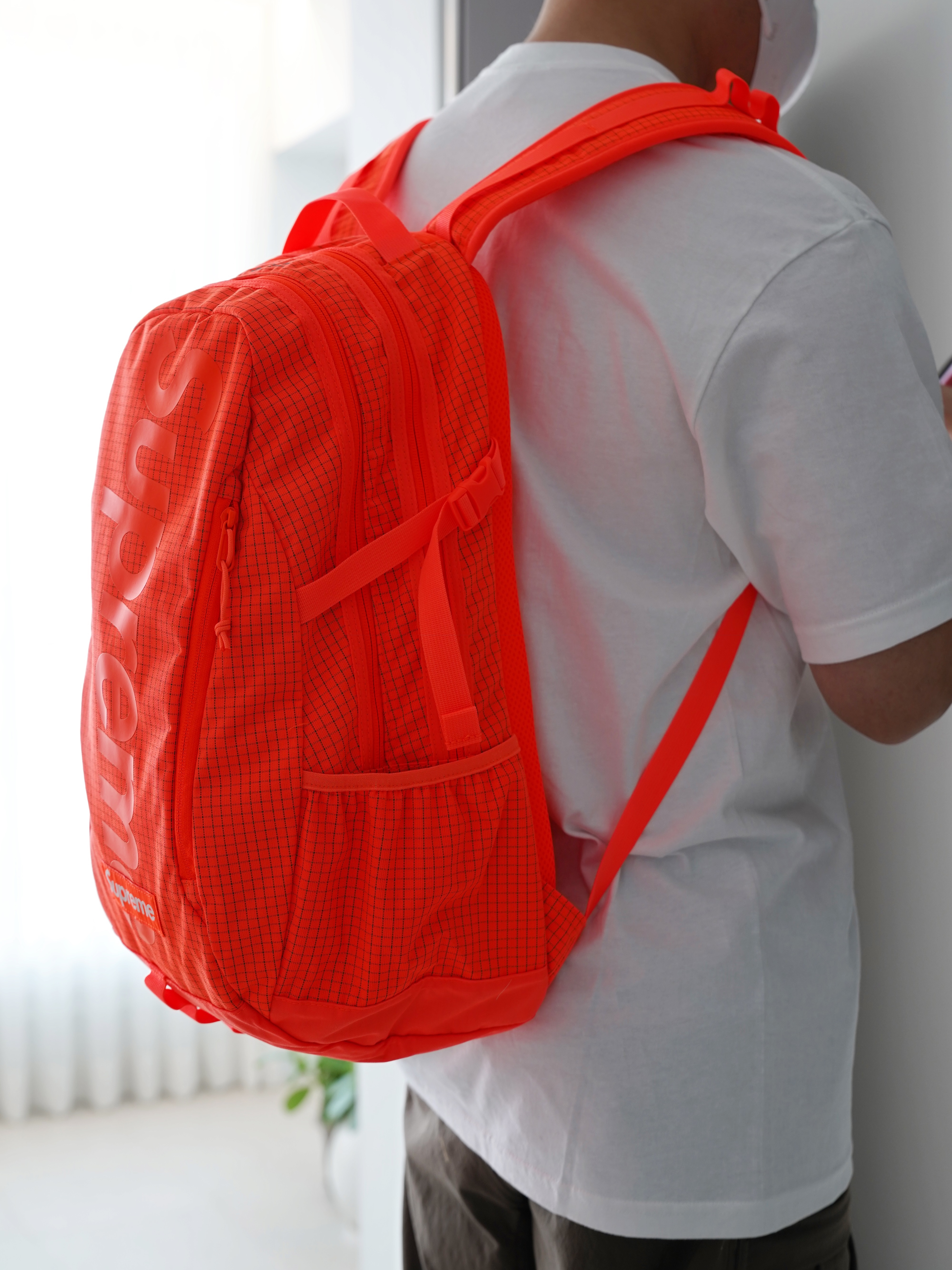 Supreme Backpack Orange - 24SS, Nike NRG ACG Smith Summit Cargo Pants Ironstone - Asia 착용 스타일 - 2
