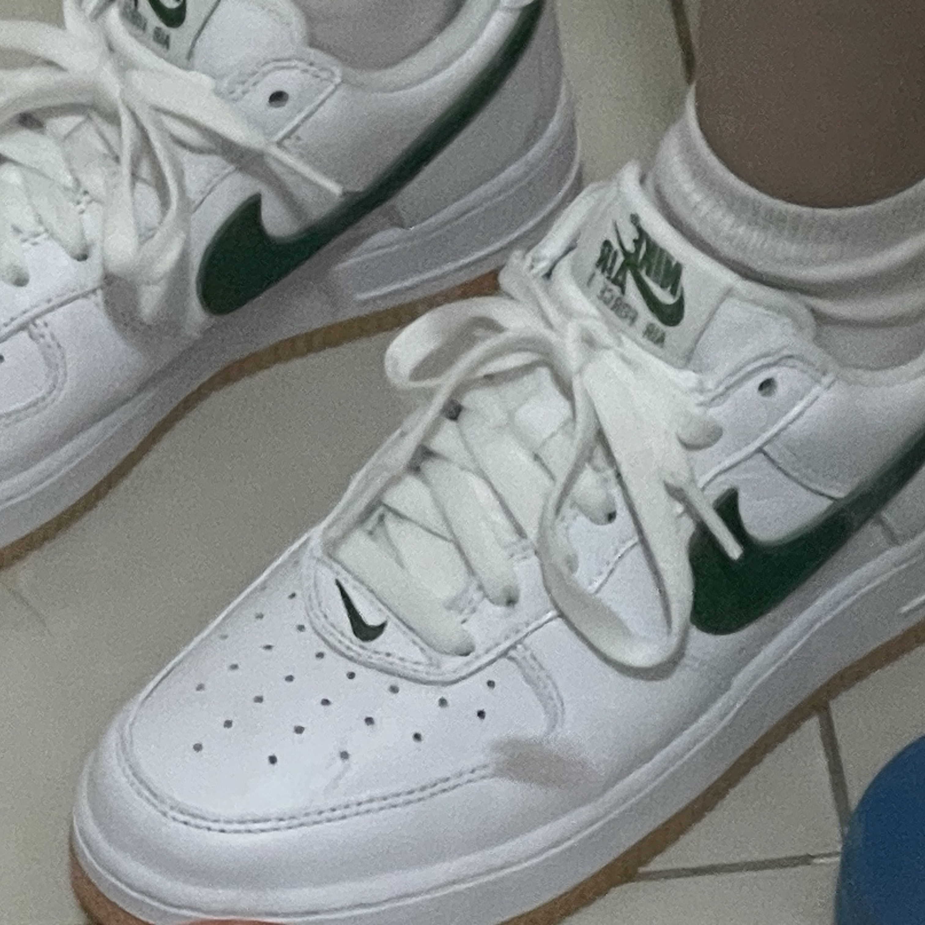 Nike Air Force 1 Low Retro Color of the Month White Forest Green 착용 스타일