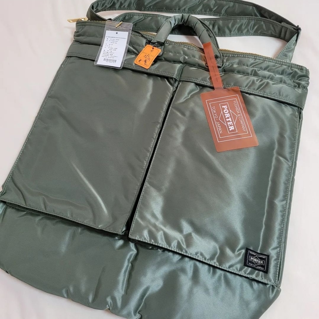 Porter Tanker 2Way Helmet Bag Sage Green 착용 스타일