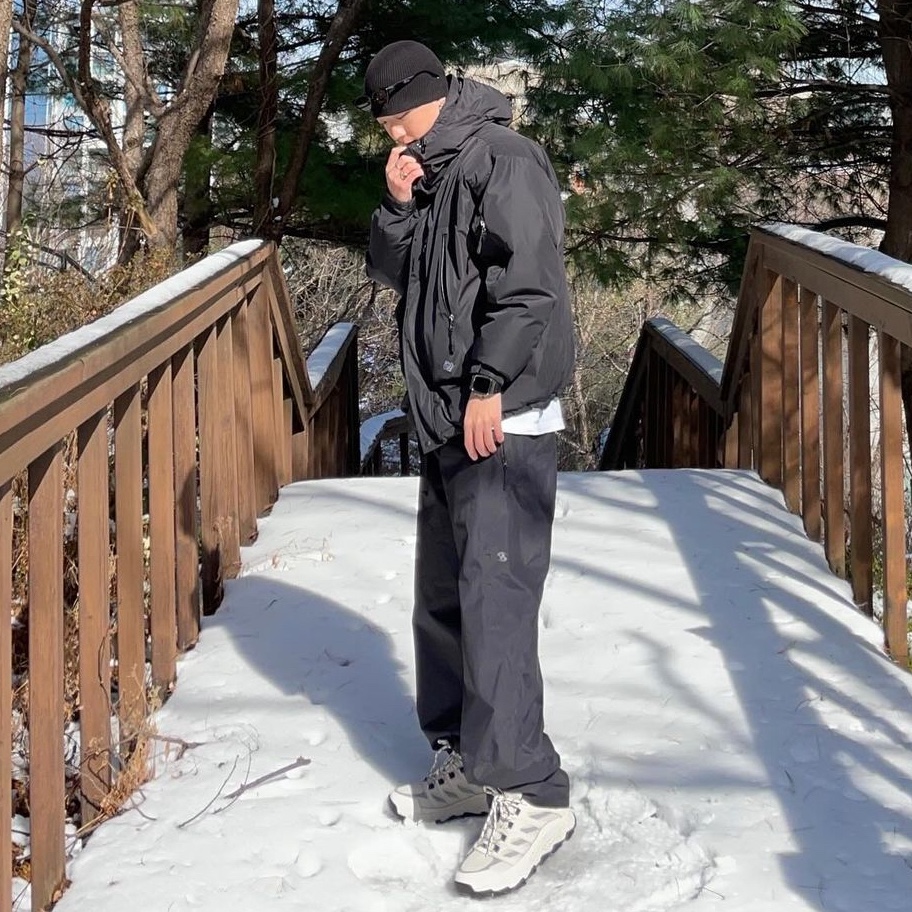 Sansan Gear Windblock Pants Dark Navy 23SS 착용 스타일