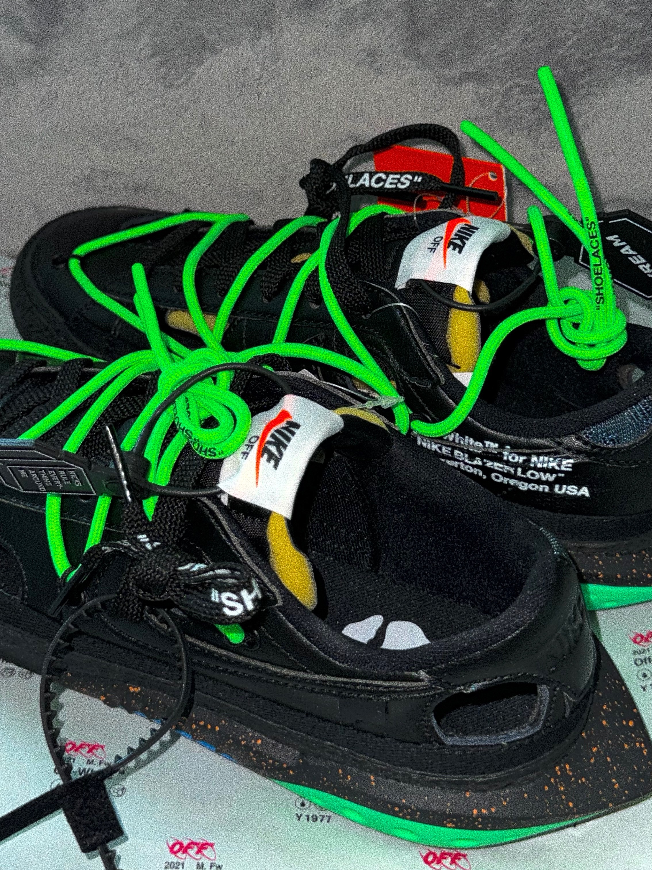 Nike x Off-White Blazer Low '77 Black and Electro Green 착용 스타일