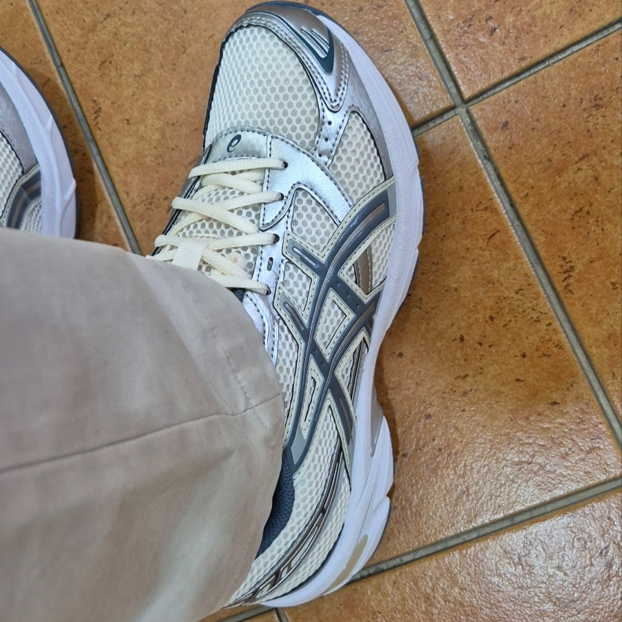 Asics Gel-1130 Cream Ironclad 착용 스타일