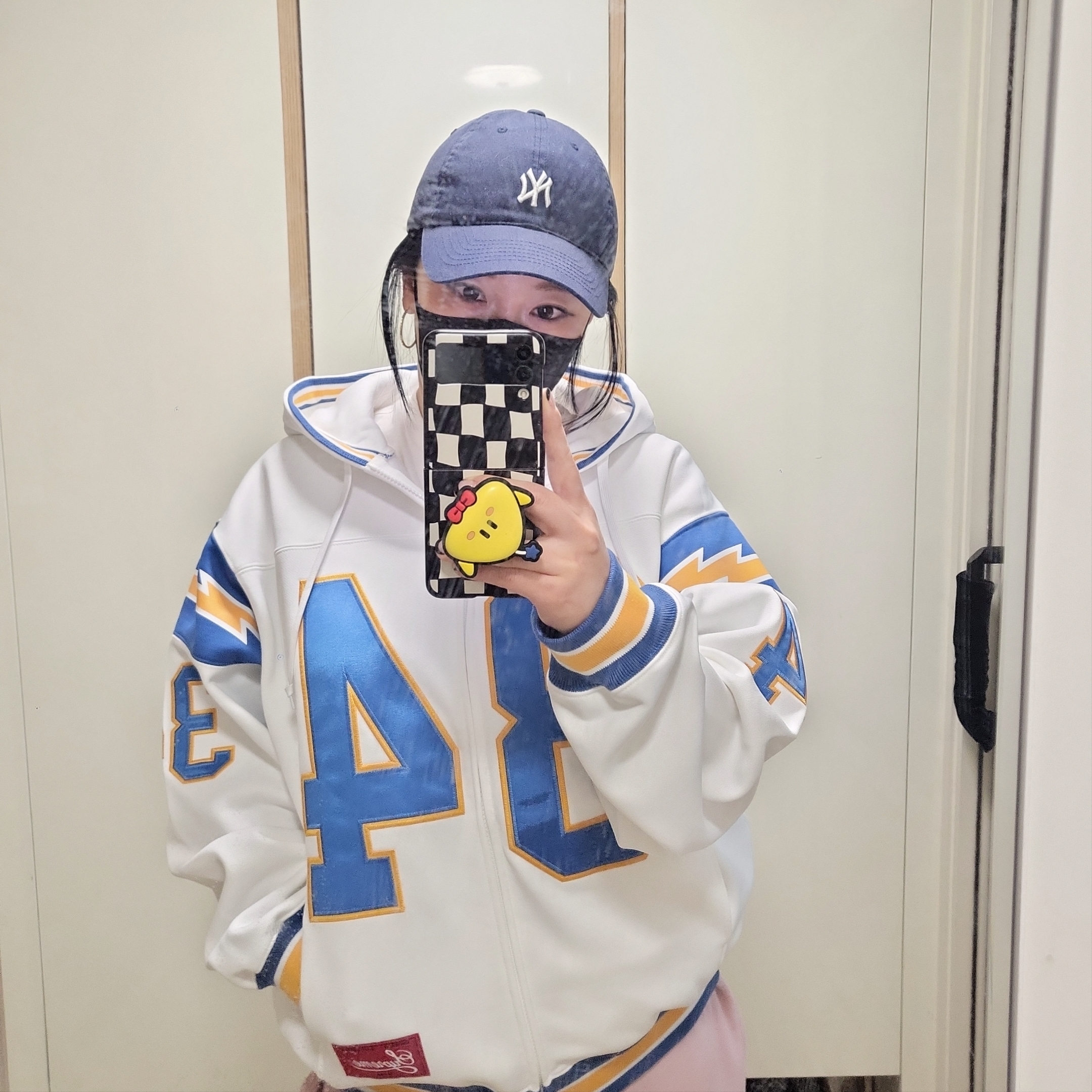 Supreme Football Zip Up Hooded Sweatshirt White - 24SS, (W) Ganni Yellow Smiley Relaxed T-Shirt Bright White 착용 스타일