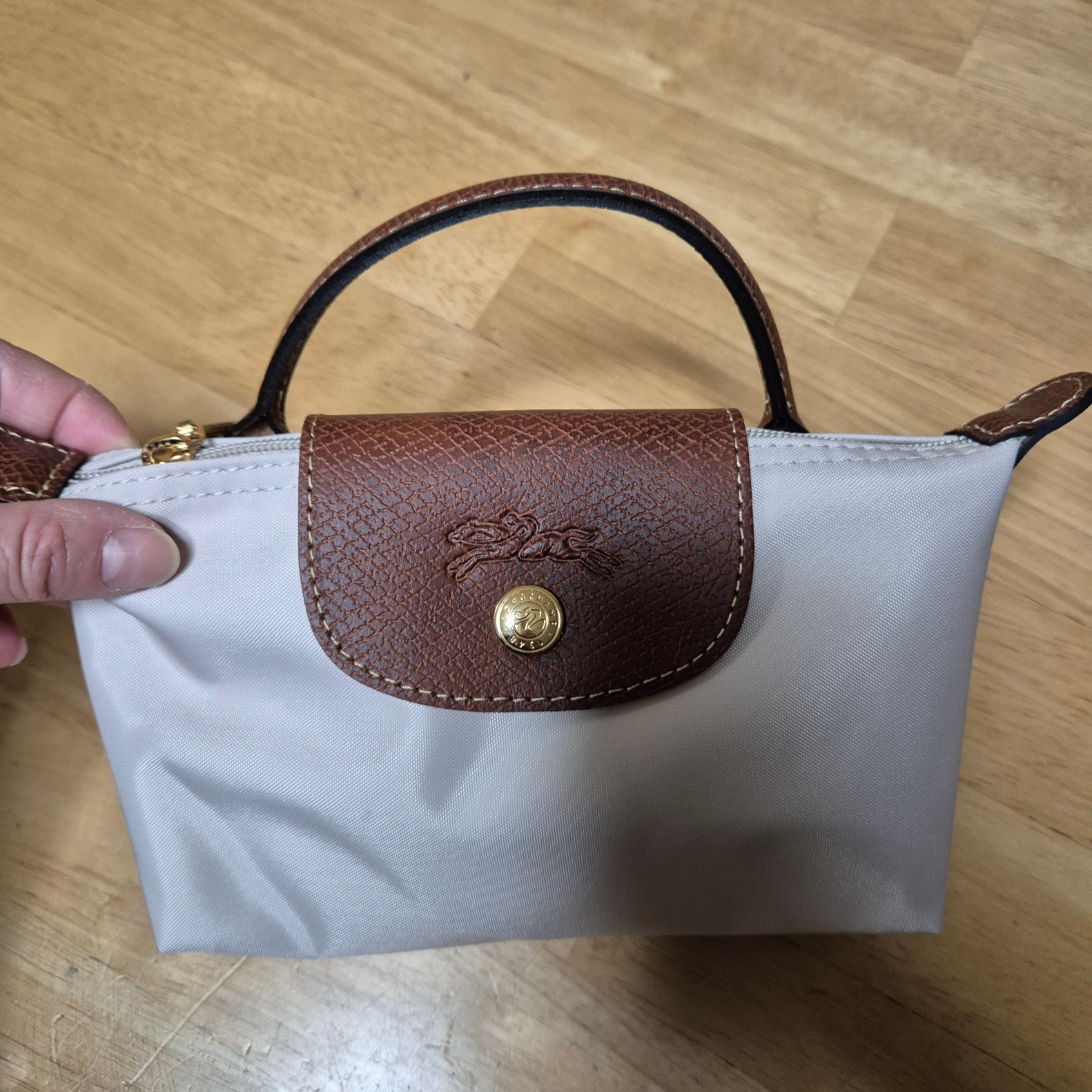 Longchamp Le Pliage Original Handle Pouch Paper 착용 스타일