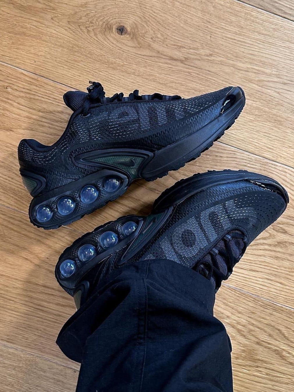 Nike Air Max DN All Day Vivid Purple Dark Smoke Grey, Nike x Supreme Air Max DN SP Black Galactic Jade 착용 스타일 - 3