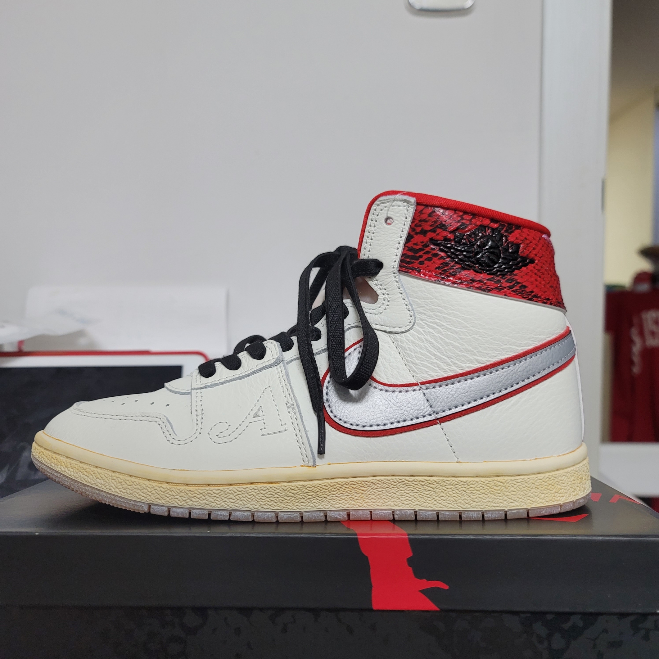 Jordan x Awake NY Air Ship PE SP Sail University Red 착용 스타일 - 2