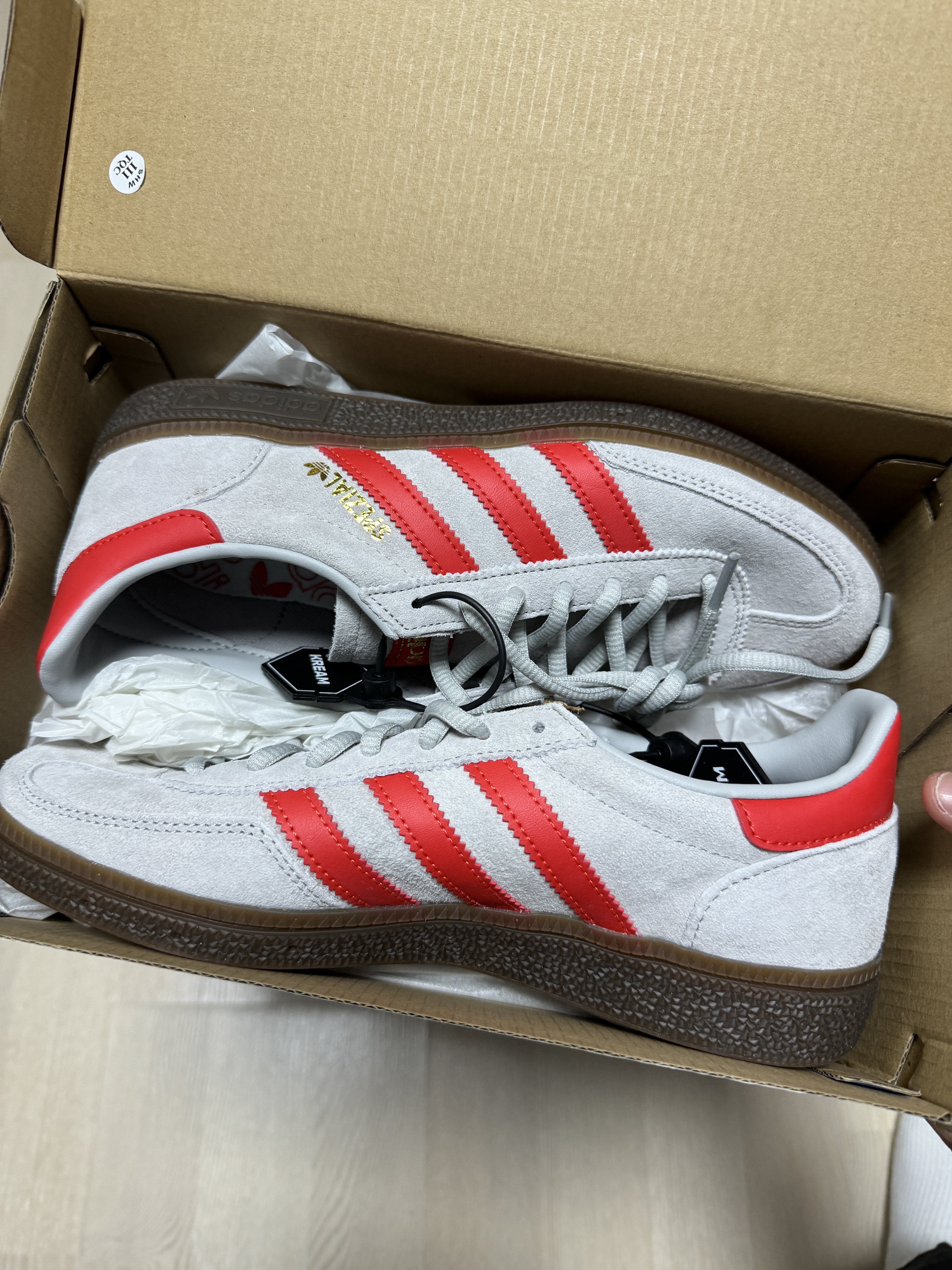 Adidas Spezial Handball Grey Hi-Res Red 착용 스타일 - 4