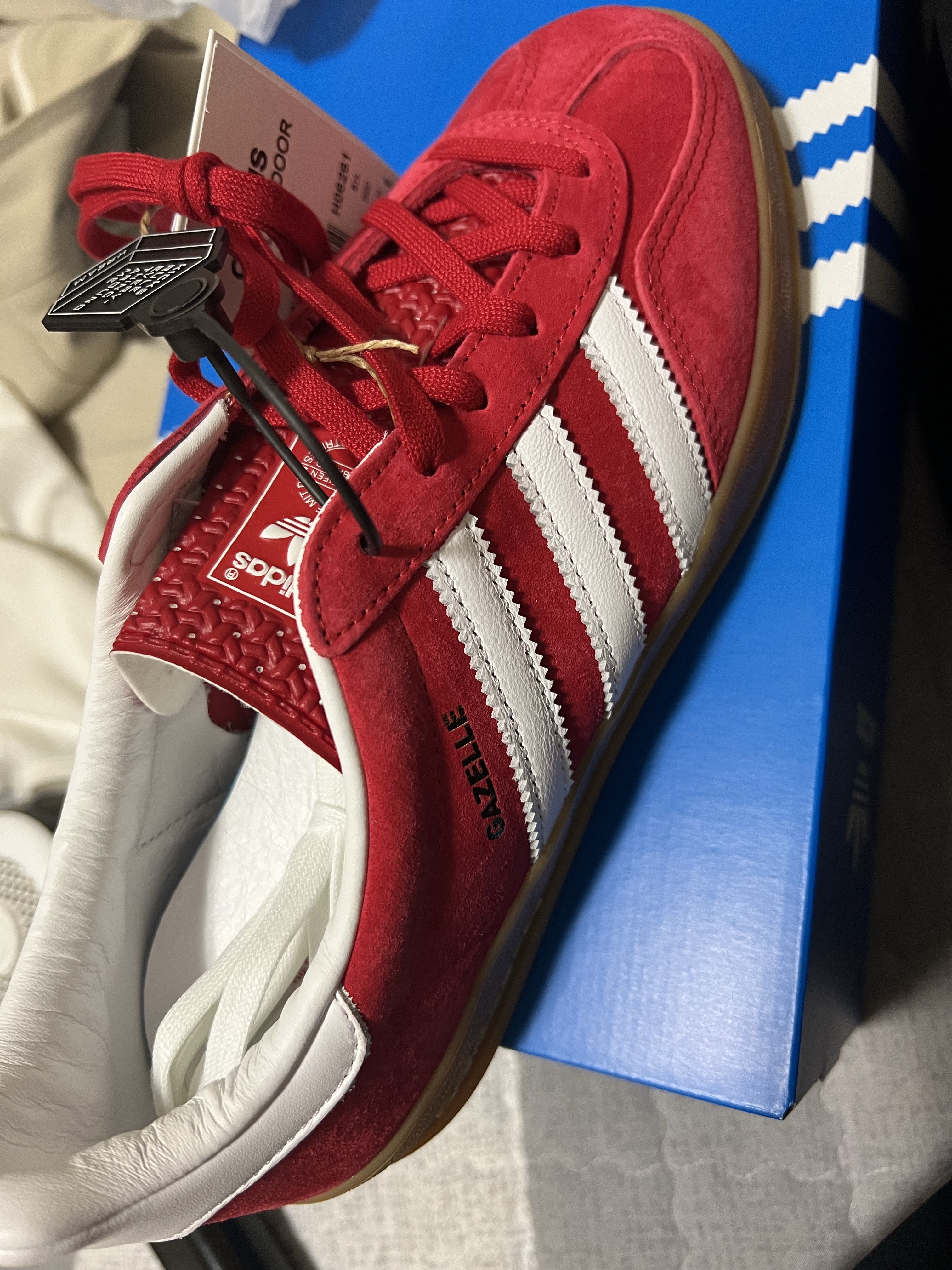 Adidas Gazelle Indoor Scarlet 착용 스타일