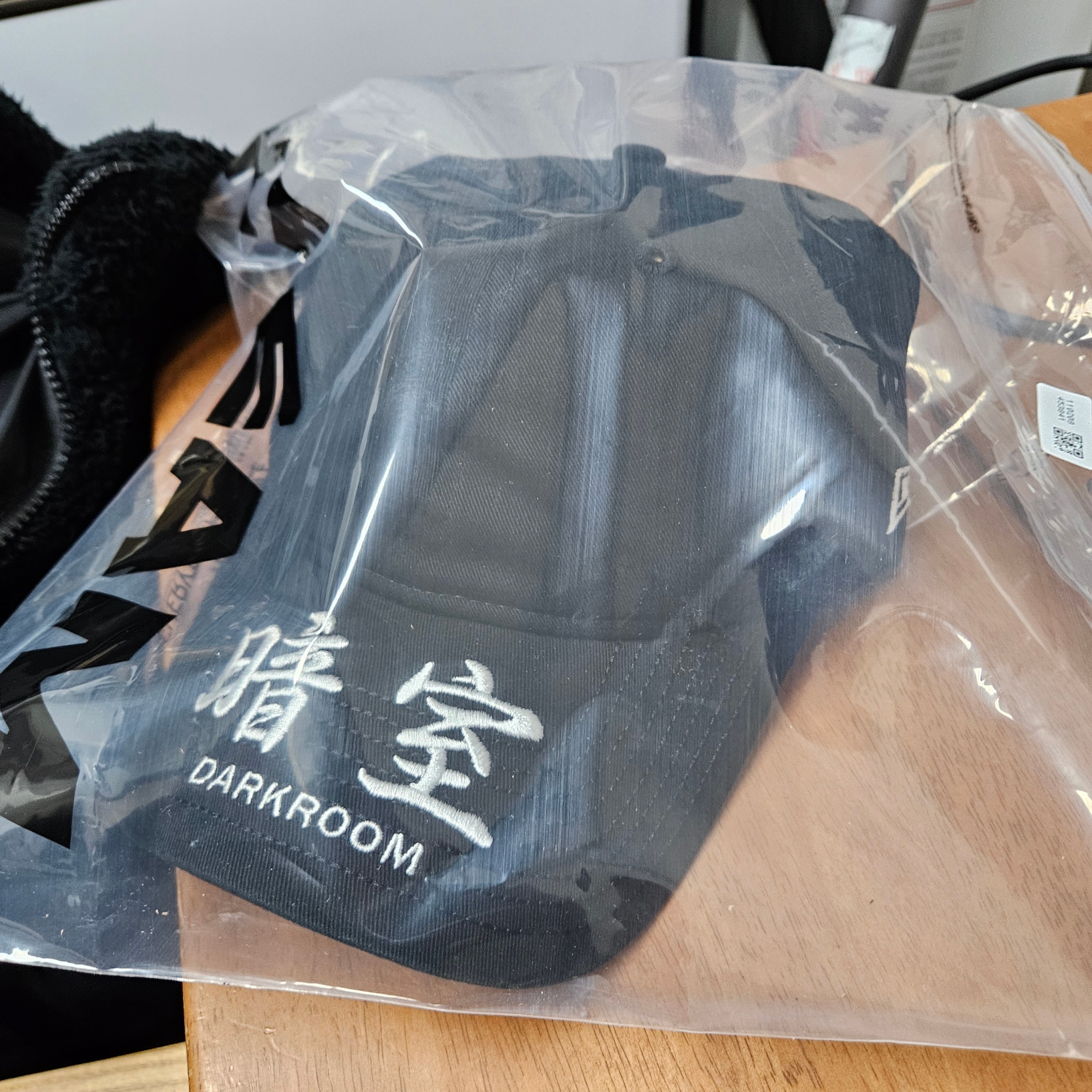 Darkr8m Studio x New Era Unstructured Ball Cap Black 착용 스타일