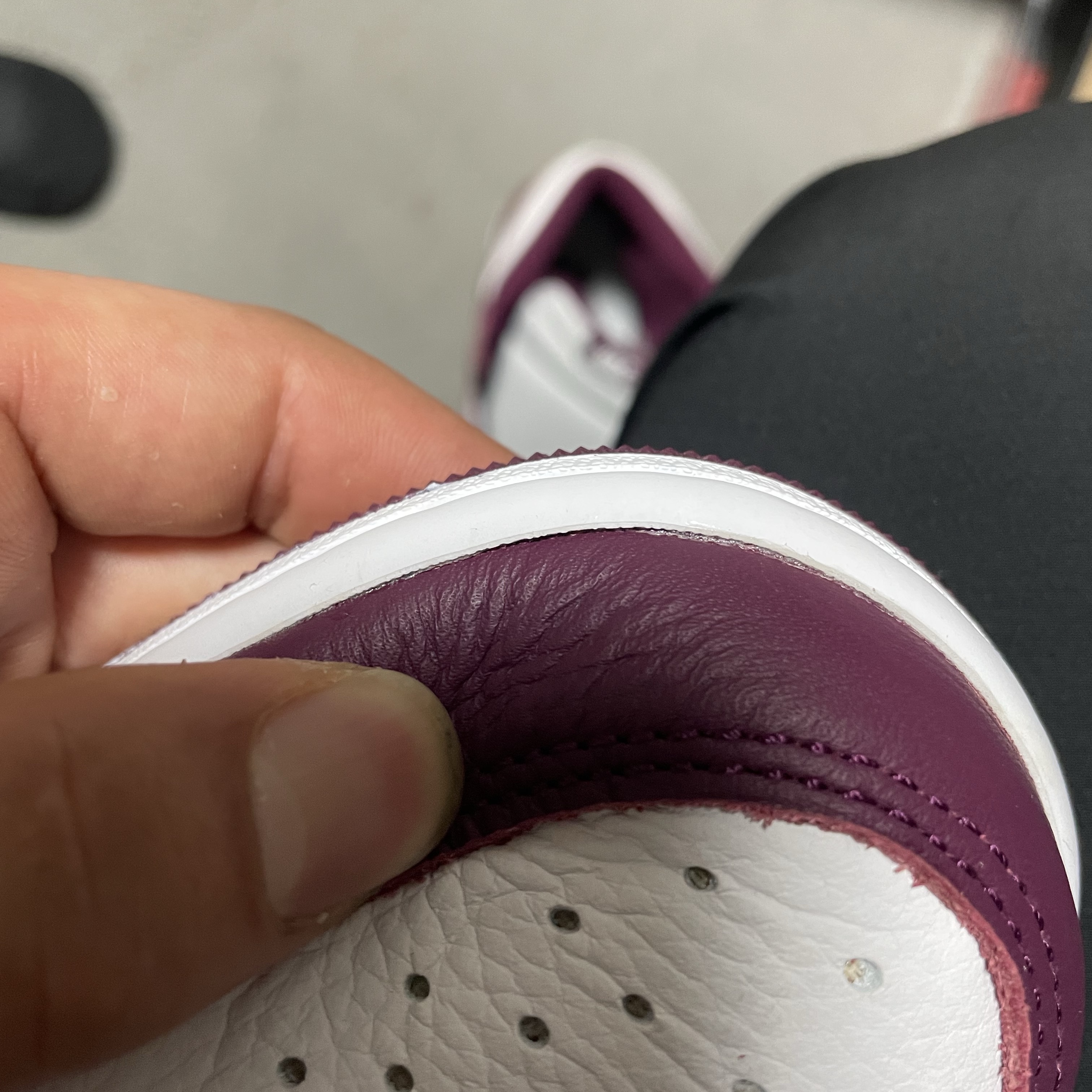 Jordan 1 Retro High OG Bordeaux 착용 스타일 - 1