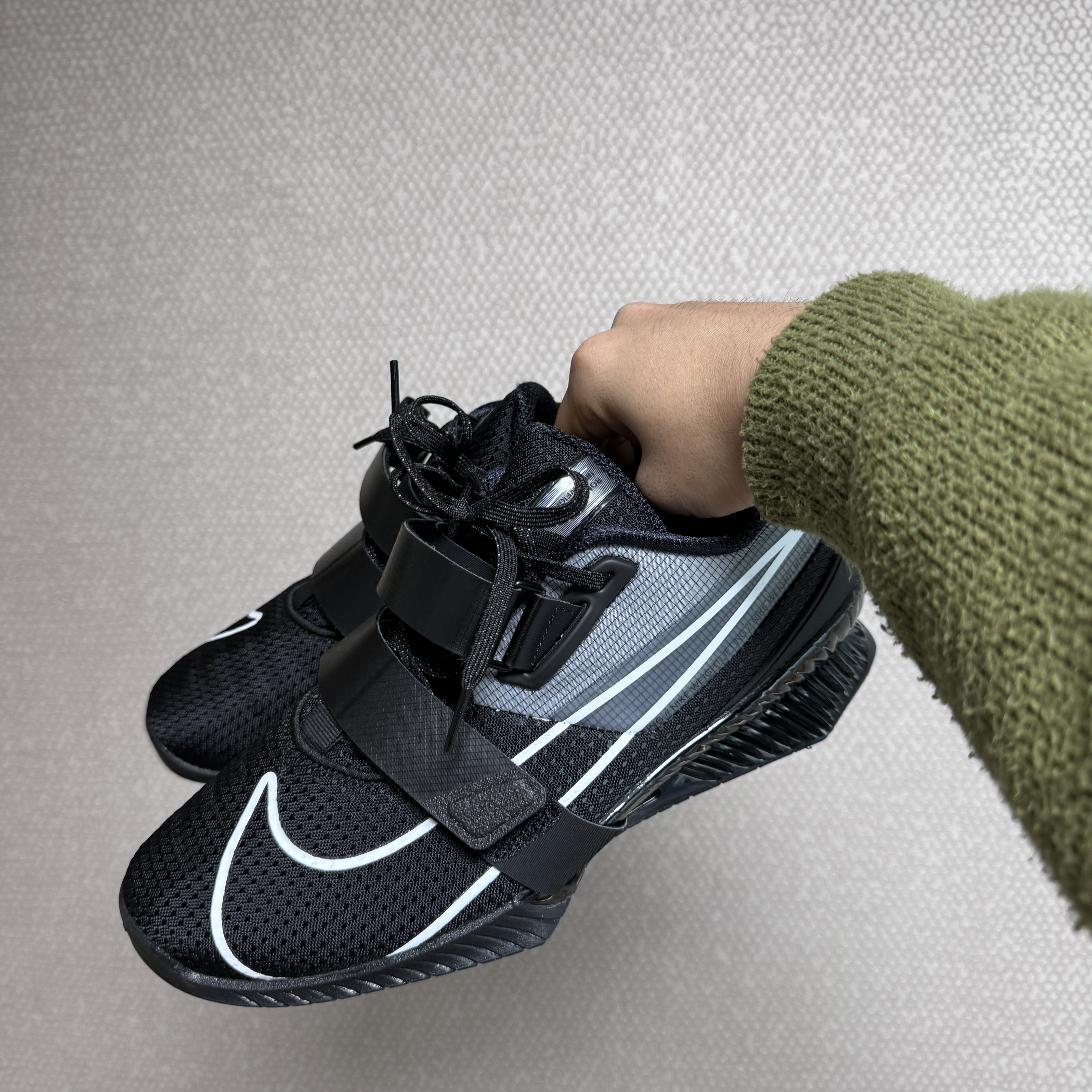 Nike Romaleos 4 Black White 착용 스타일 - 2