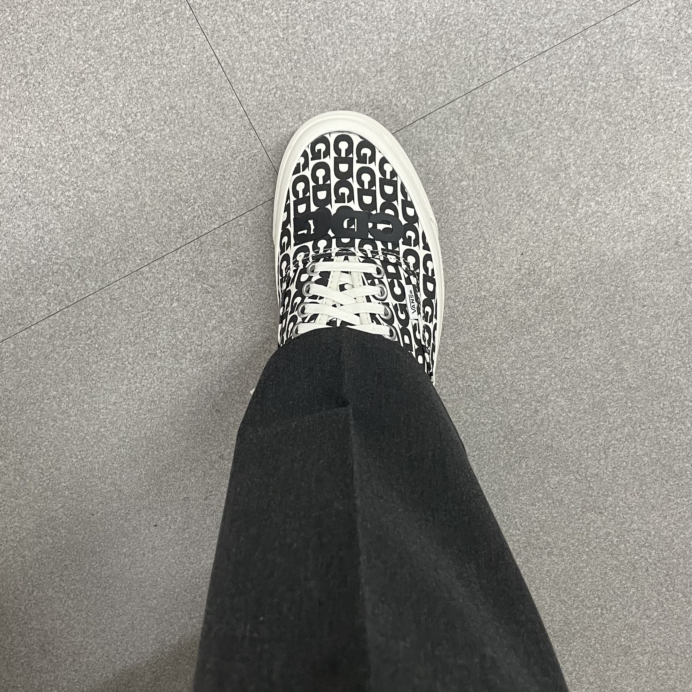 Vans Vault x CDG OG Authentic LX White Black 착용 스타일