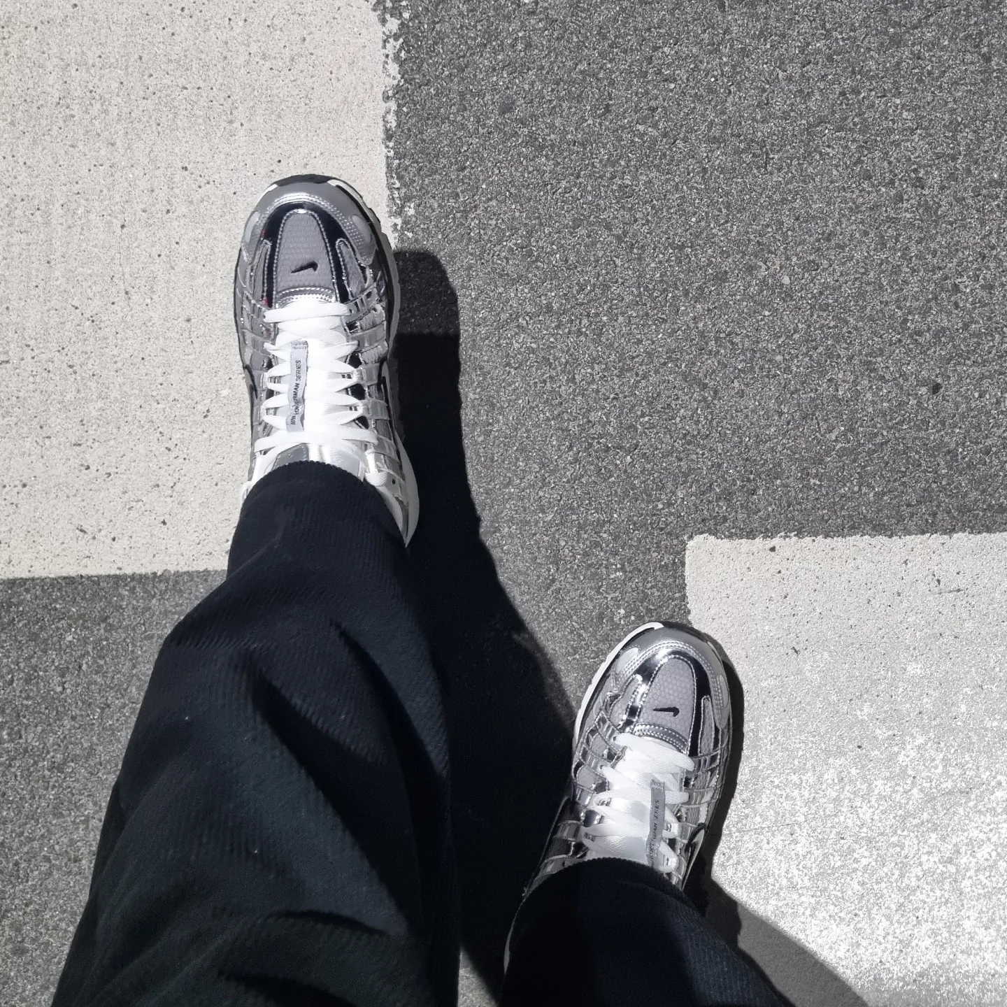 Nike P-6000 Metallic Silver 착용 스타일